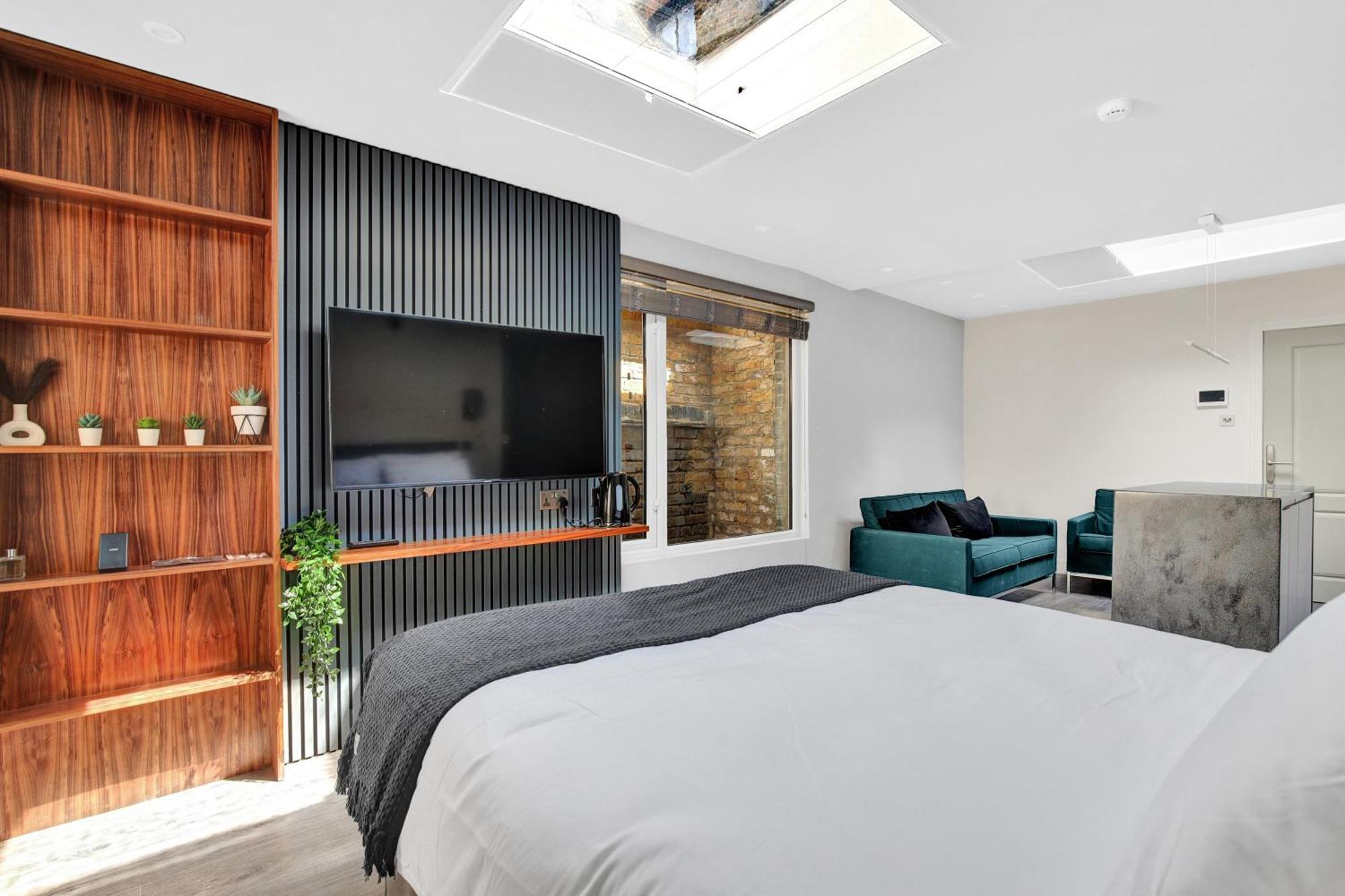 Skyline Apartment *