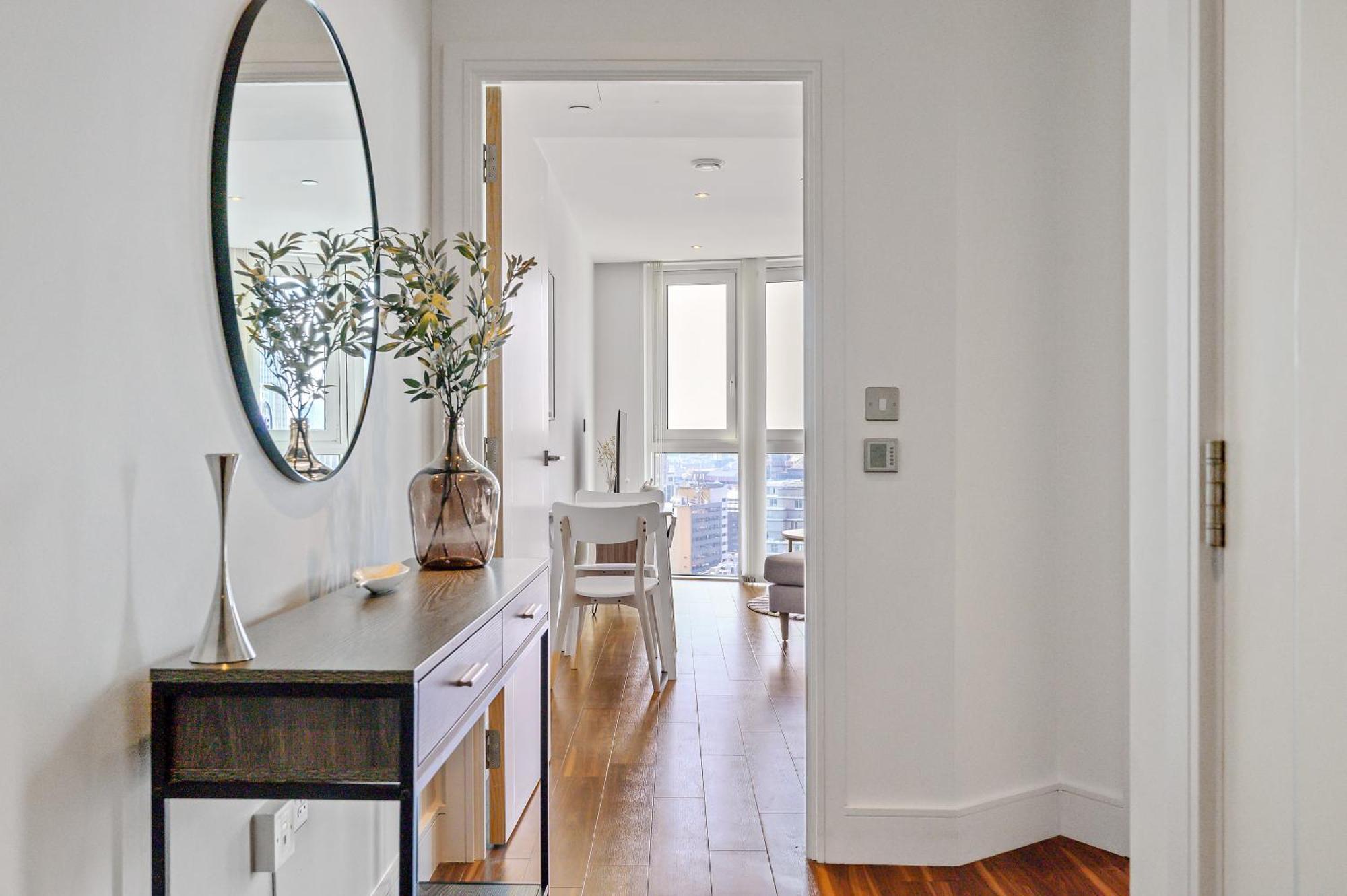 Stunning 1-bed In Apartment *
