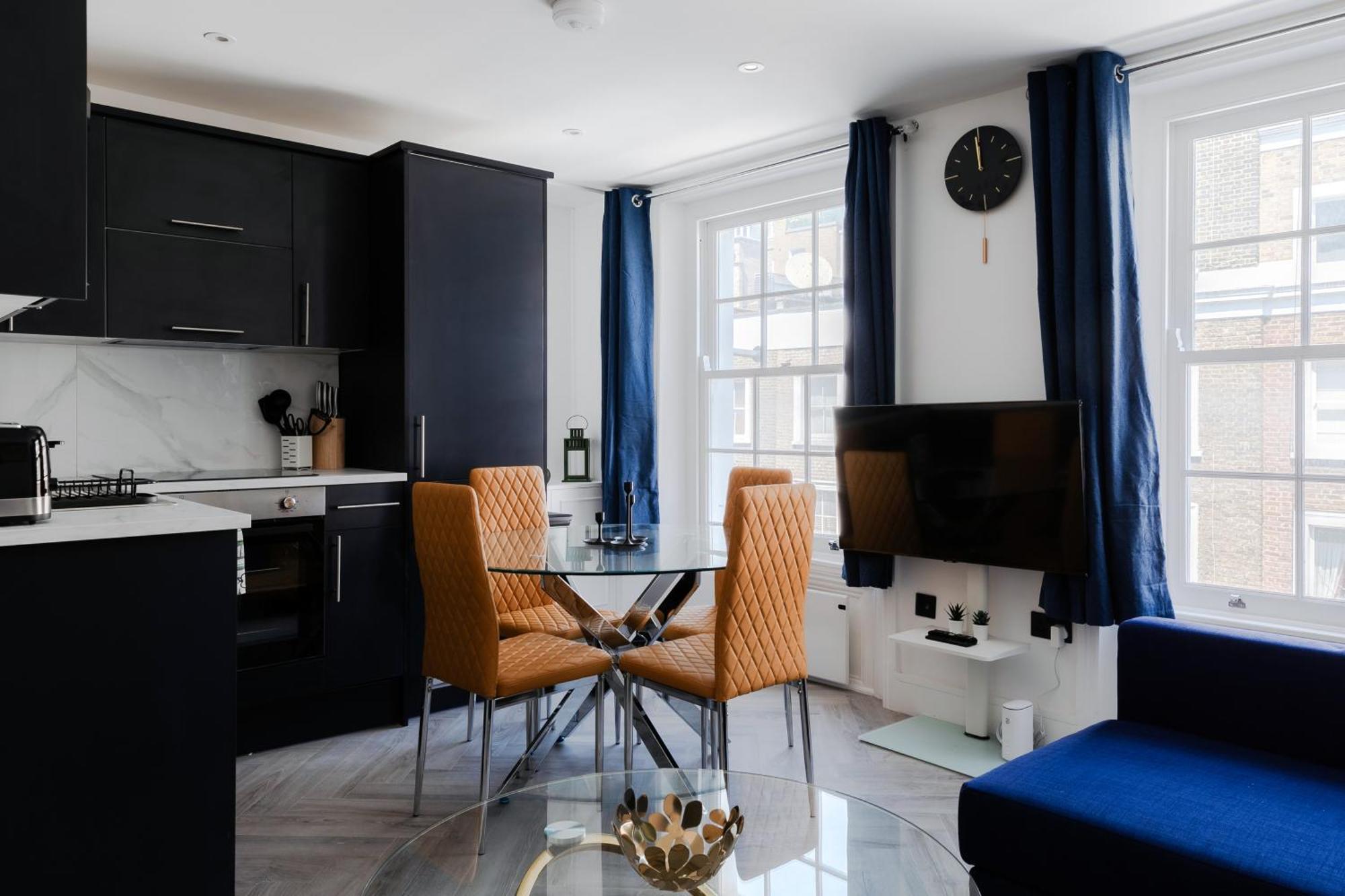 Comfortable Near Harrods Apartment *