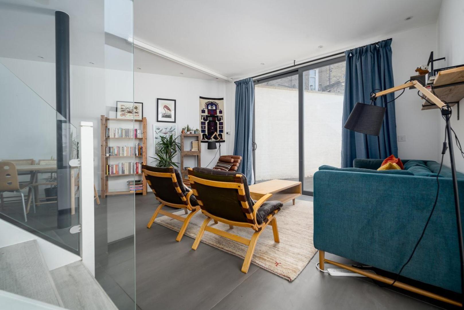 Guestready - Modern Terraced House In * London