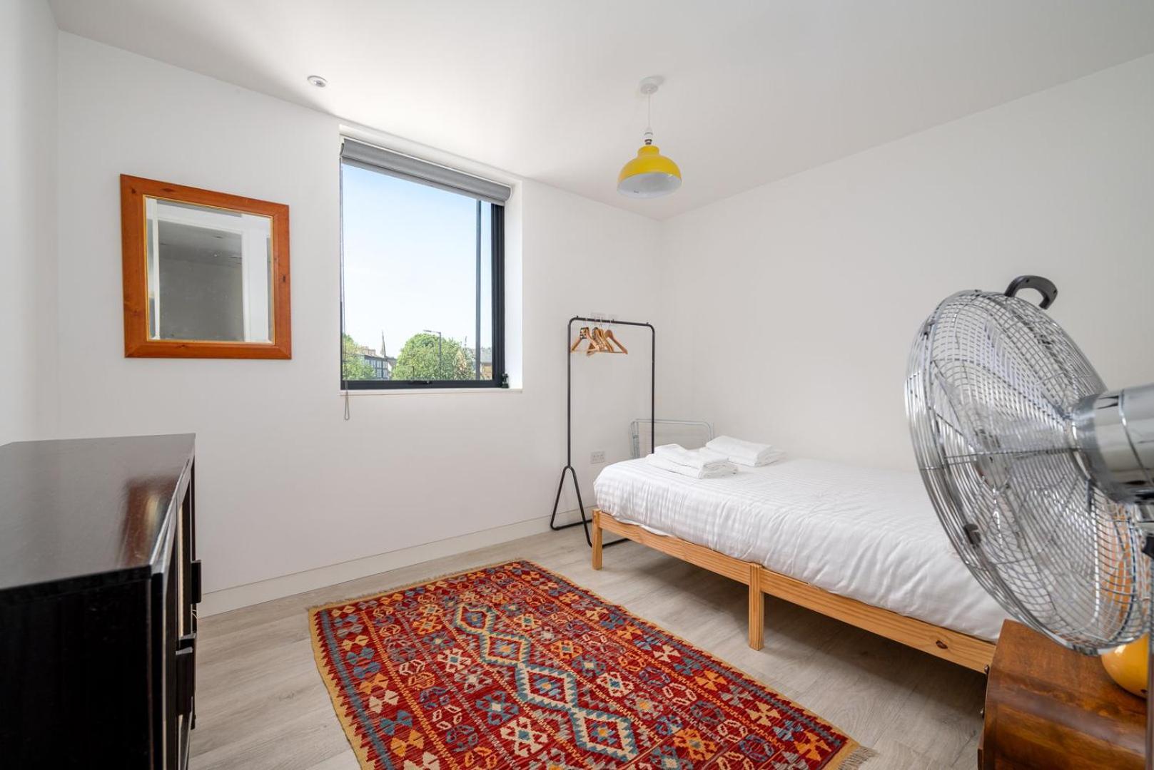 Guestready - Modern Terraced House In * London