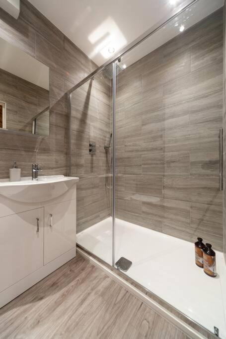 Luxury Wandsworth Apartment London