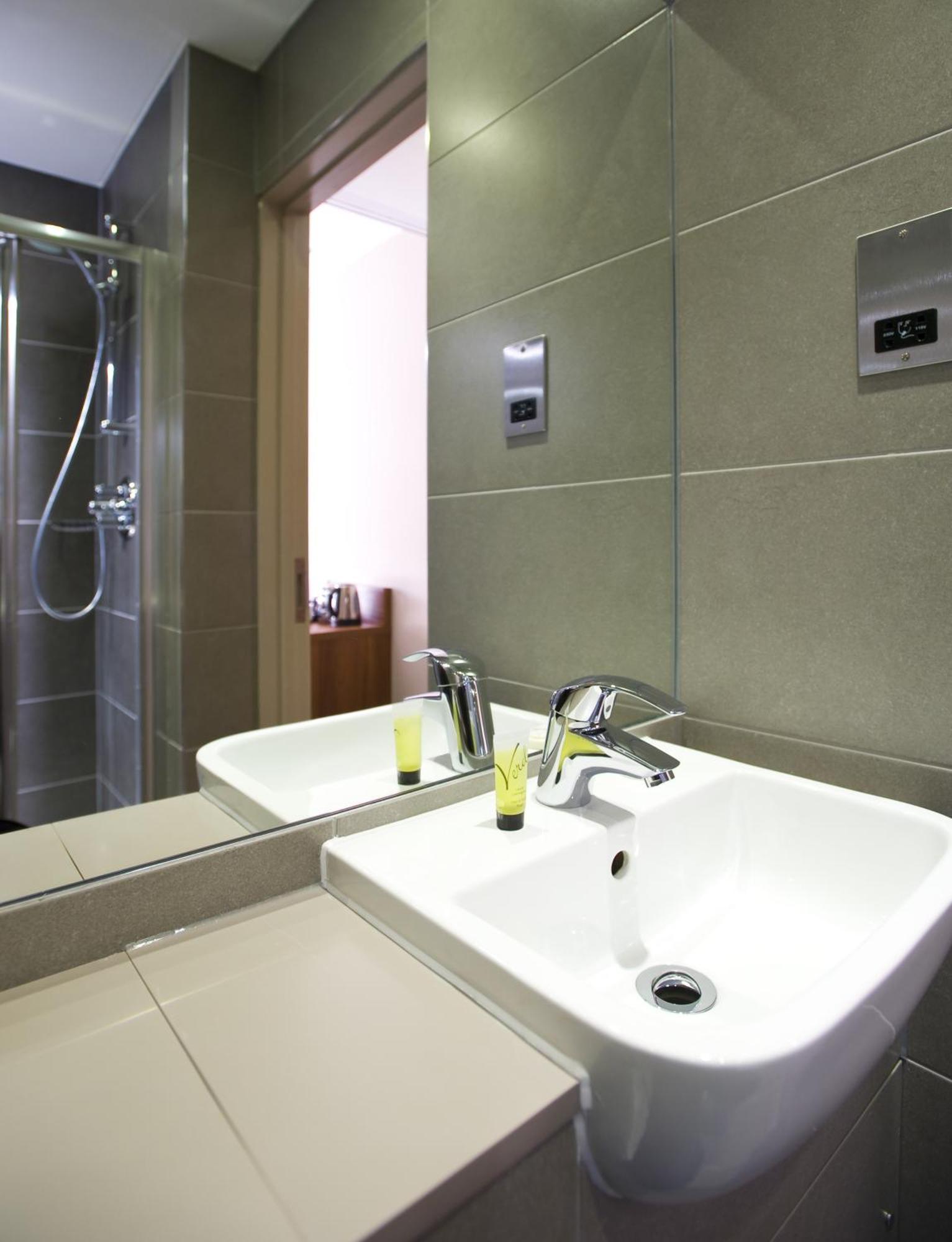 Court Hotel London