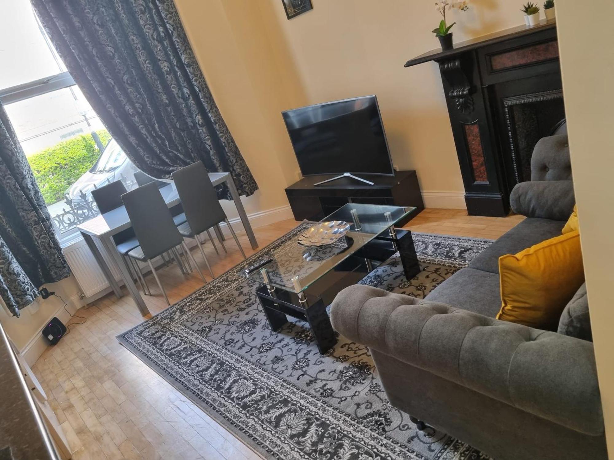 Spacious 1 Bed In West Kensington Or Hammersmith Apartment *