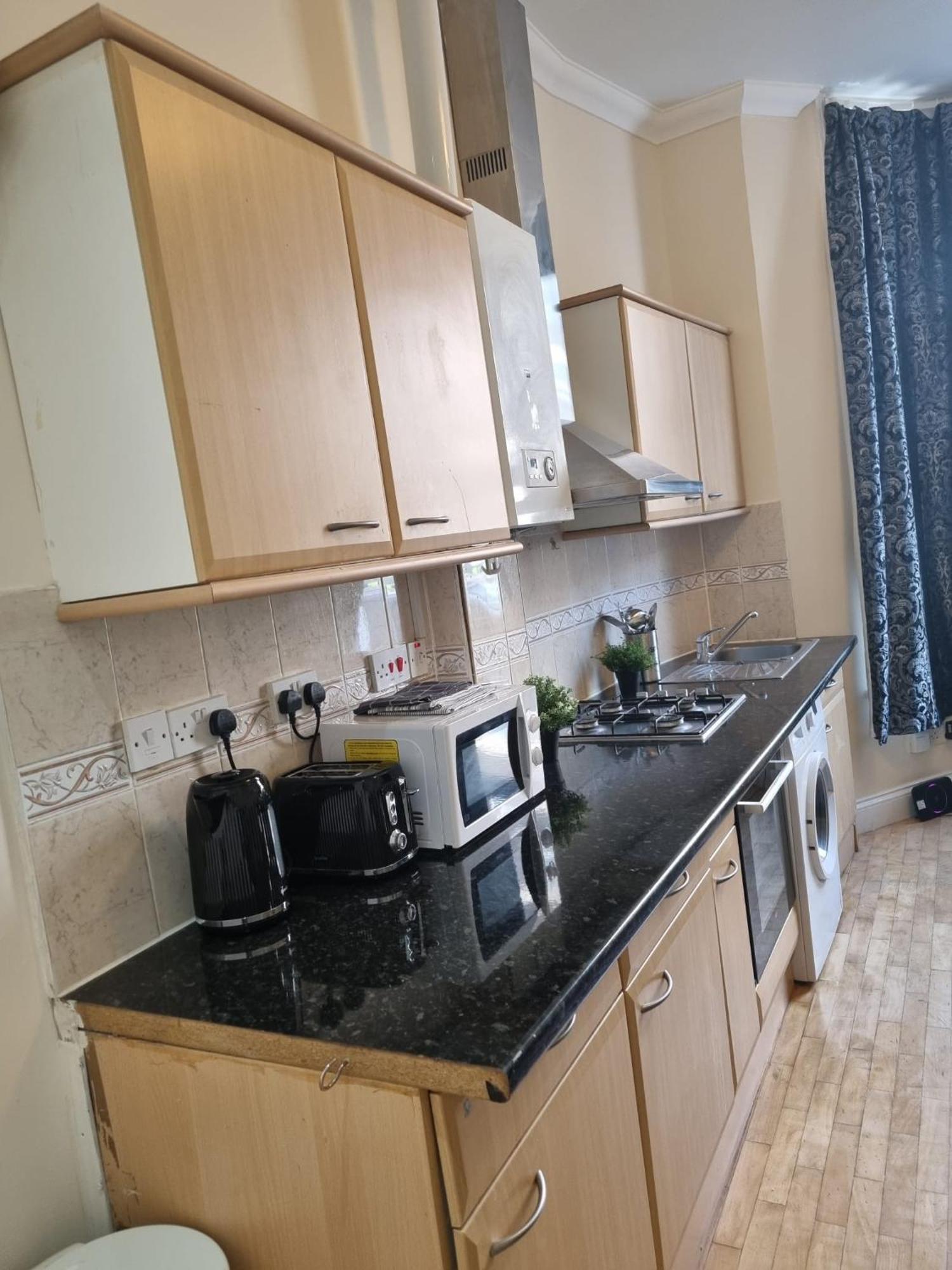 Spacious 1 Bed In West Kensington Or Hammersmith Apartment *
