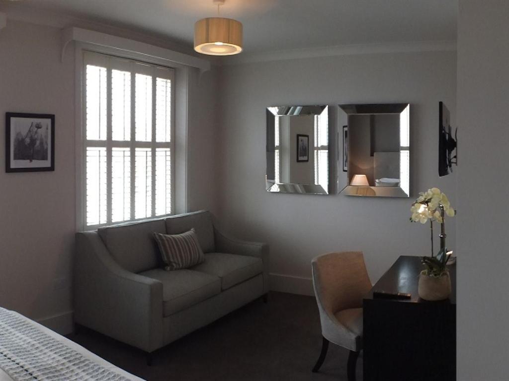 Ravna Gora 3* London