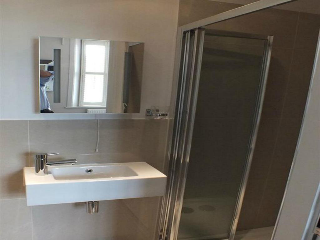 Ravna Gora 3* London