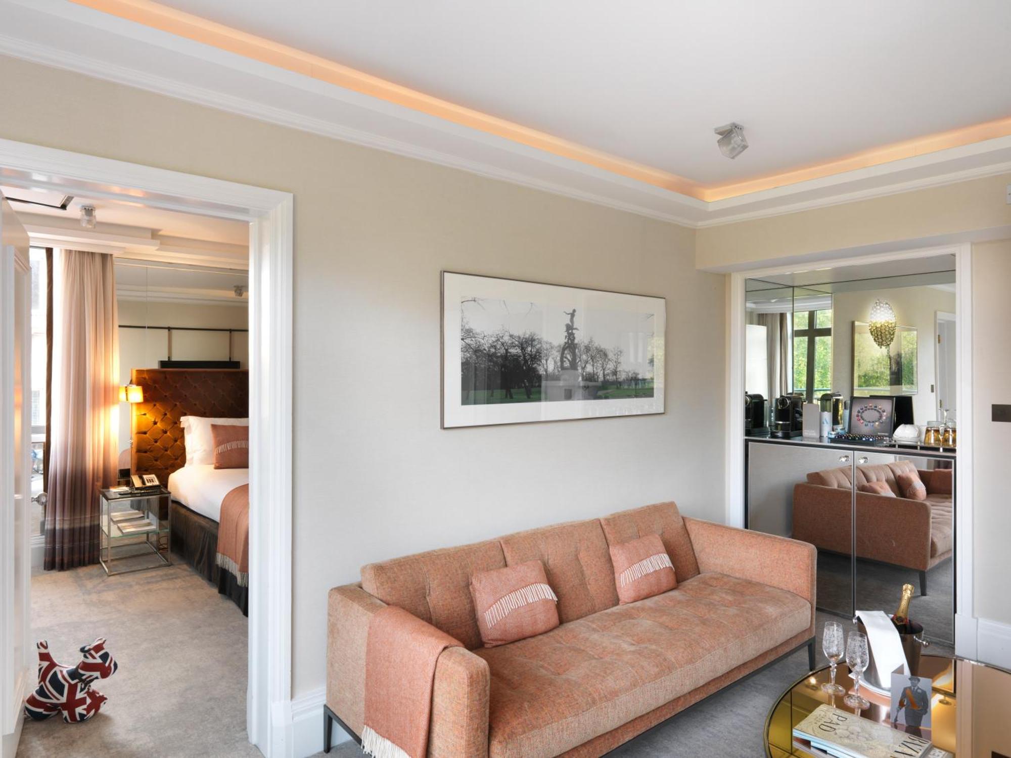 Hotel The Athenaeum & Residences 5*