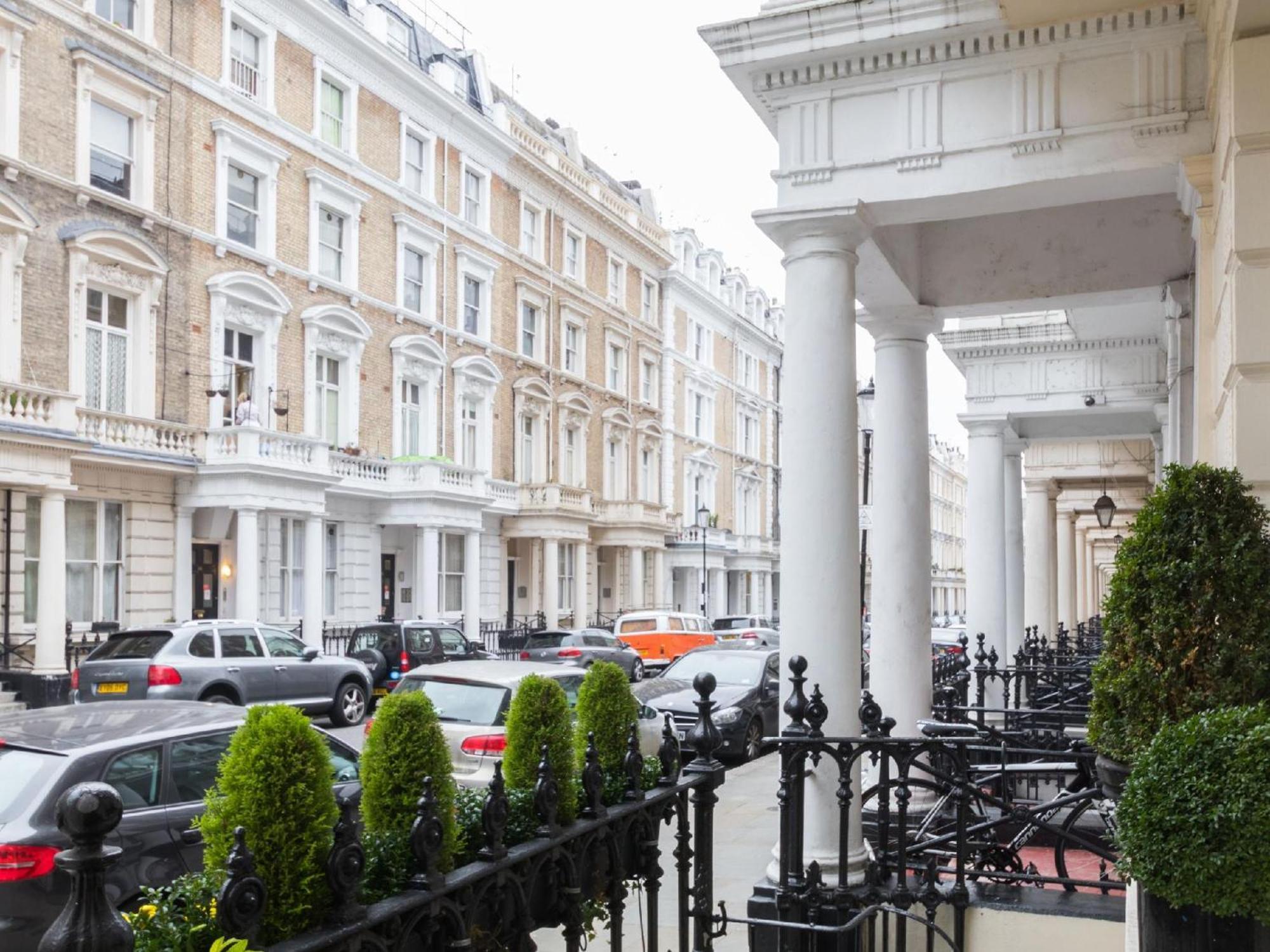 Notting Hill Gate 3* London