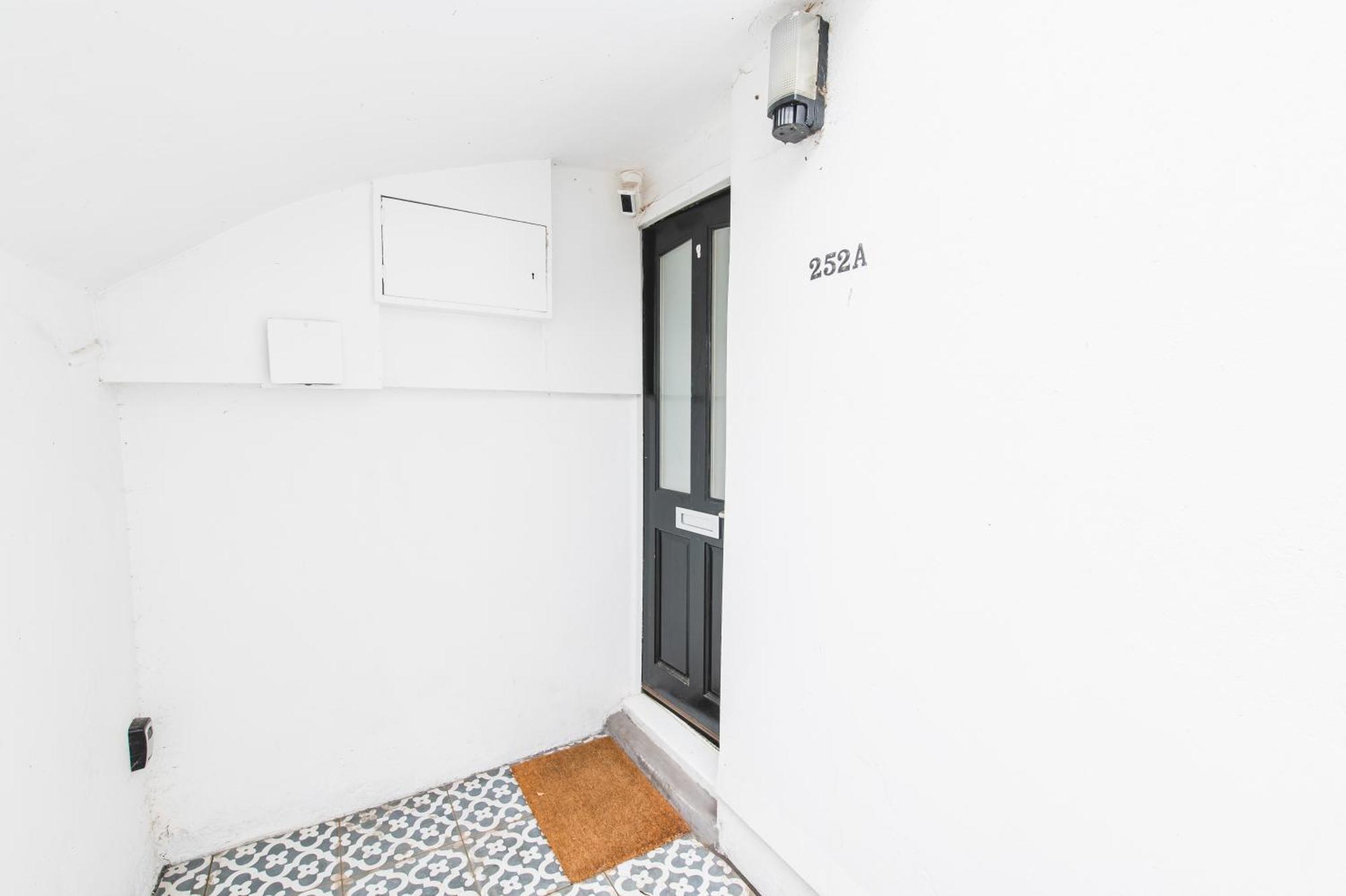 Pass The Keys - Modern & Stylish Garden In Islington *