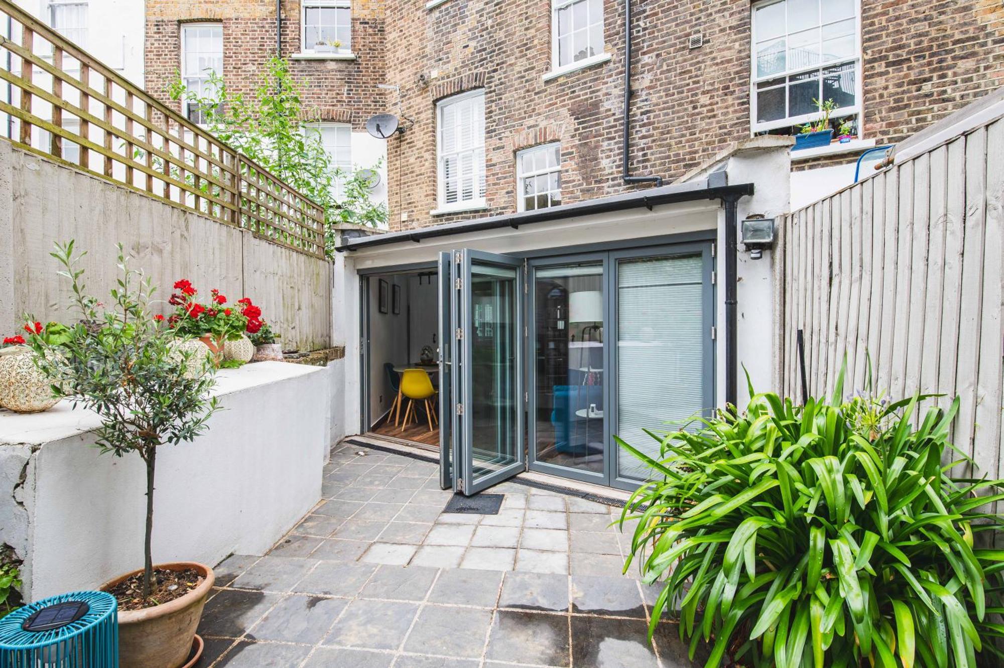 Pass The Keys - Modern & Stylish Garden In Islington London