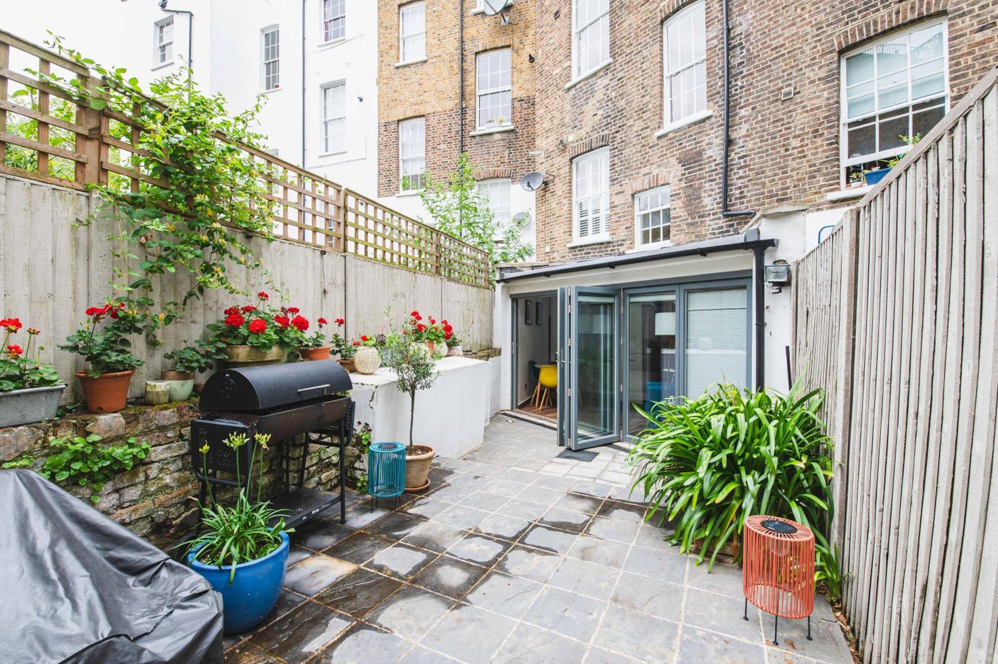 Pass The Keys - Modern & Stylish Garden In Islington London