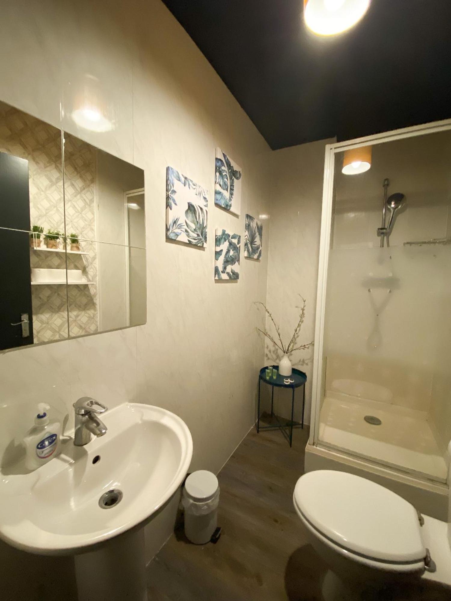Holland Road Apartment *