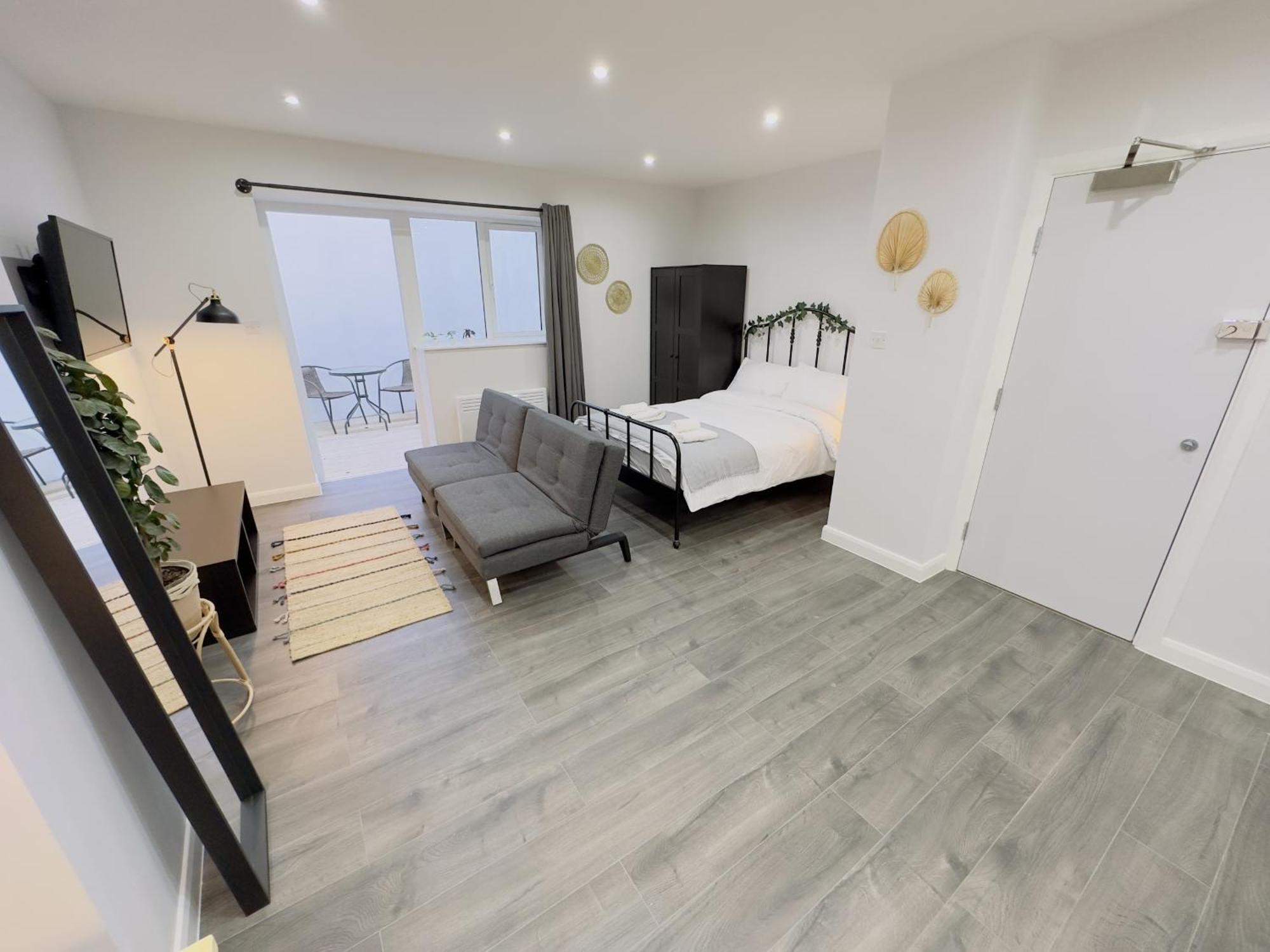 Hackney By Sleepy Apartment
