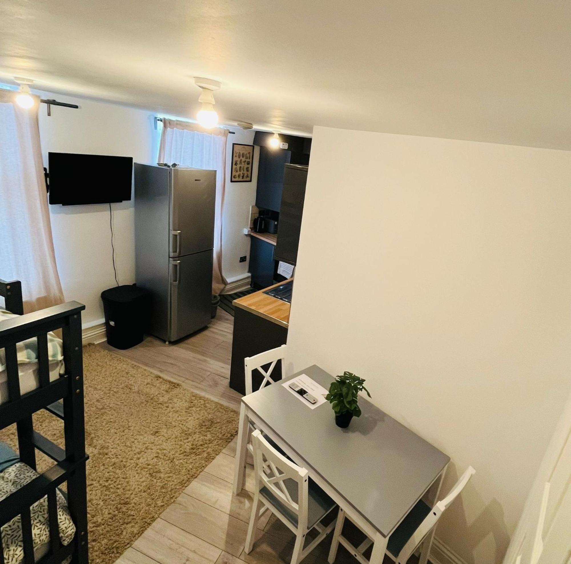 Willesden J Guest 4 Apartment London