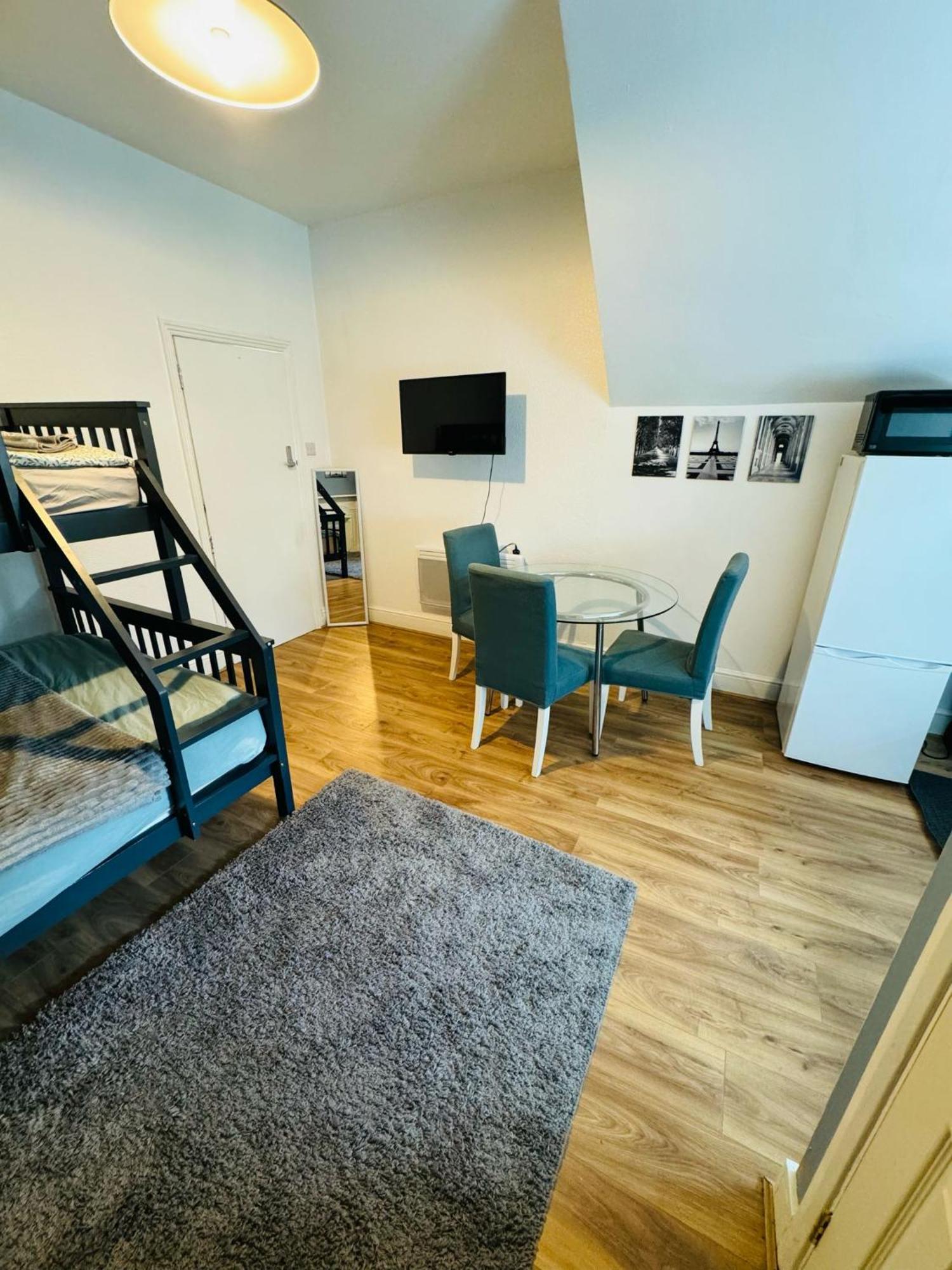 Guest 8 Apartment London