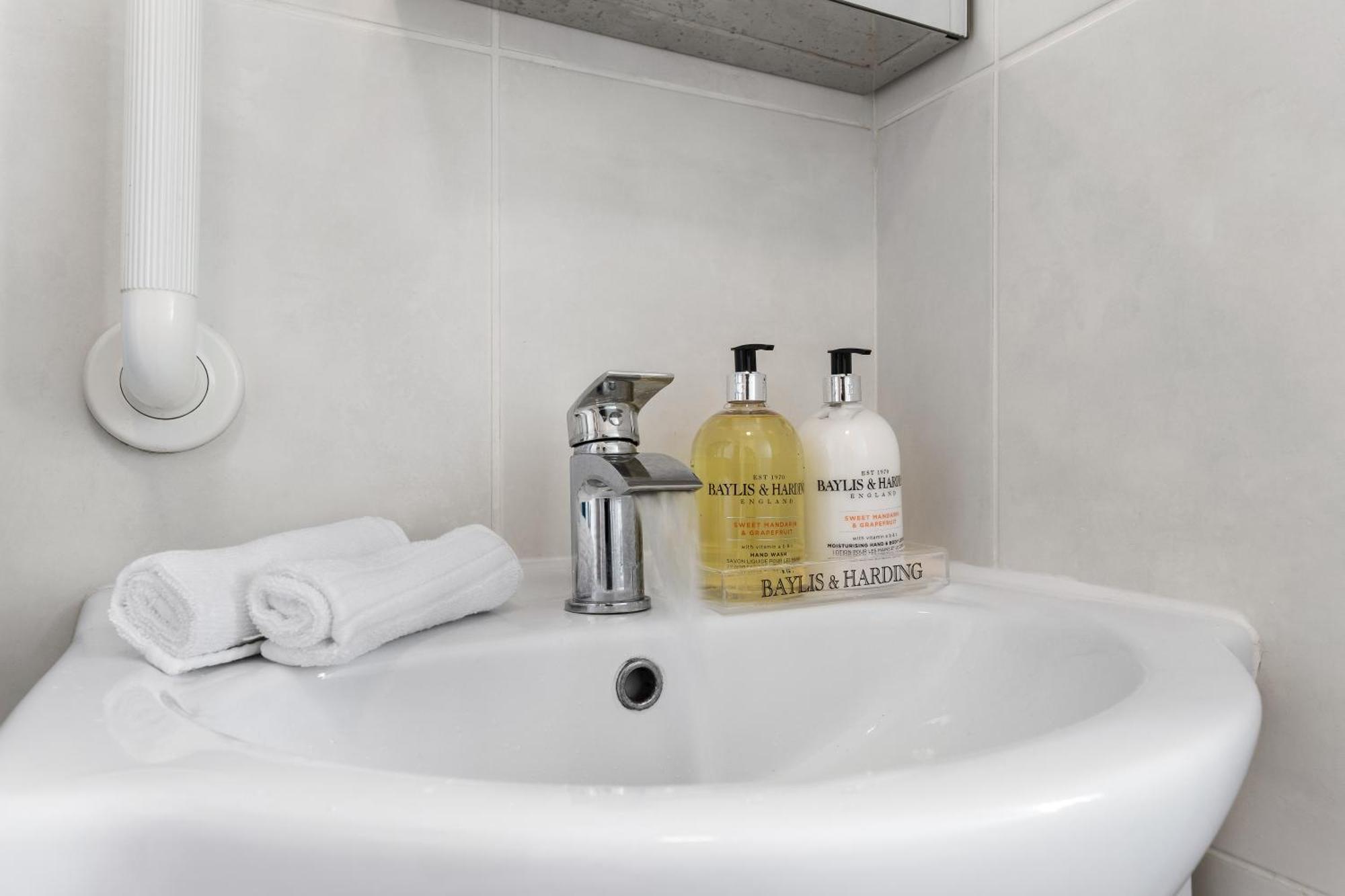 Apartment Clapham Serenity Garden Retreat With Free Parking