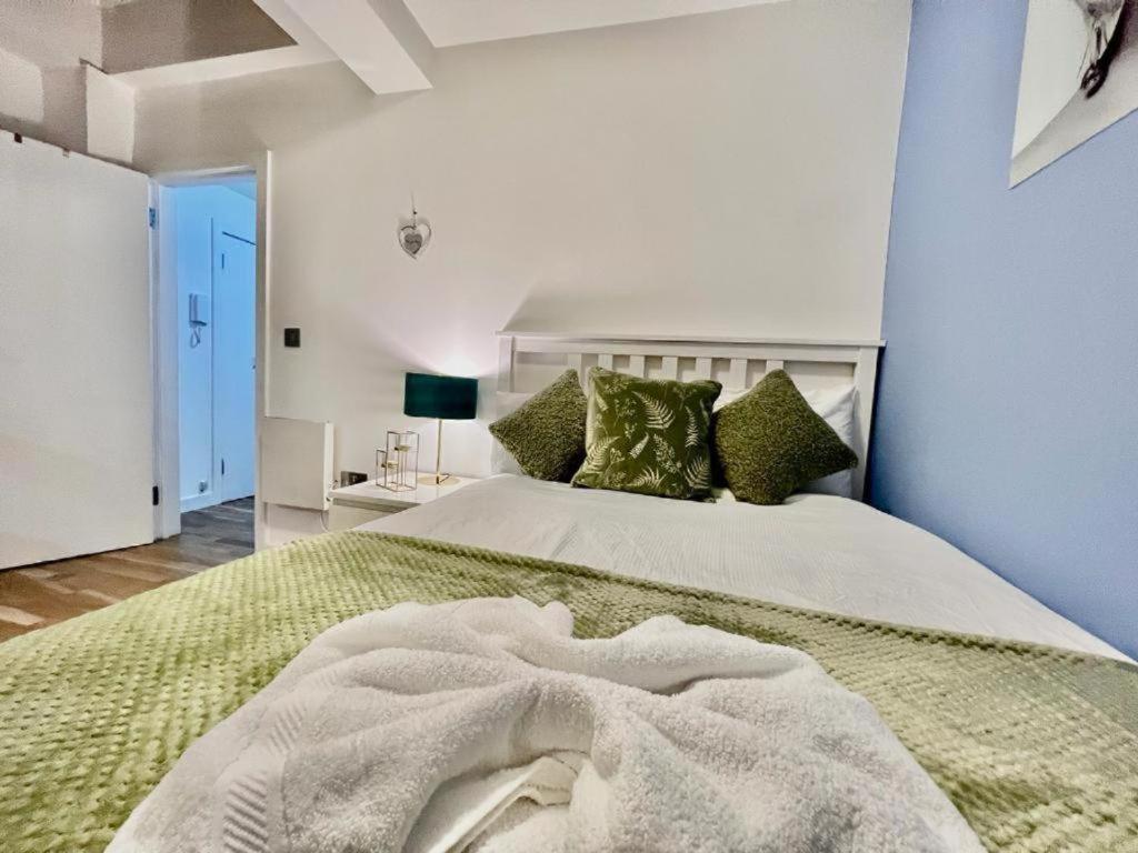 Two Bedroom Edgware Road Apartment
