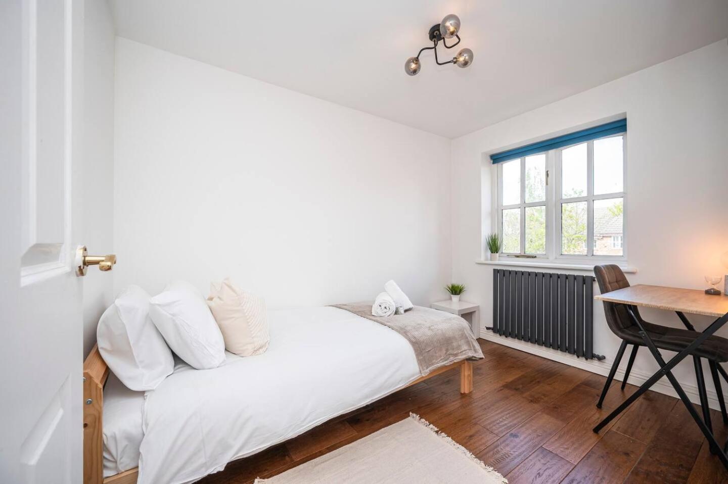 Holiday home Greenwich House 10 Mins To O2 - Free Parking Pass The Keys *