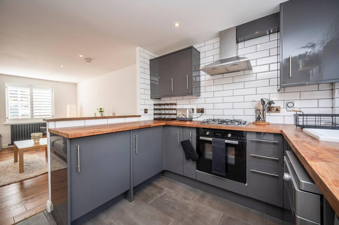 Holiday home Greenwich House 10 Mins To O2 - Free Parking Pass The Keys *