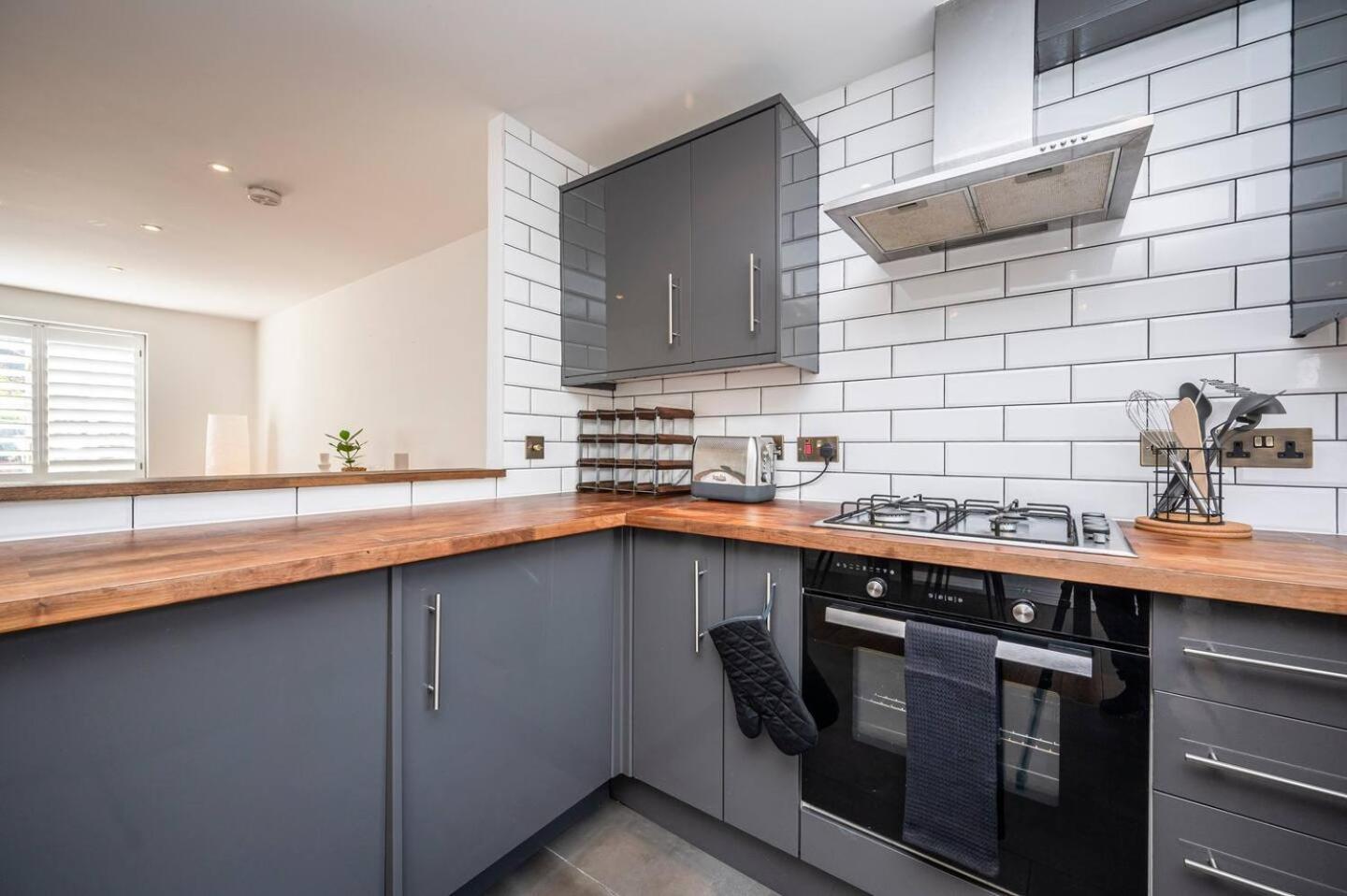 Greenwich House 10 Mins To O2 - Free Parking Pass The Keys Holiday home London