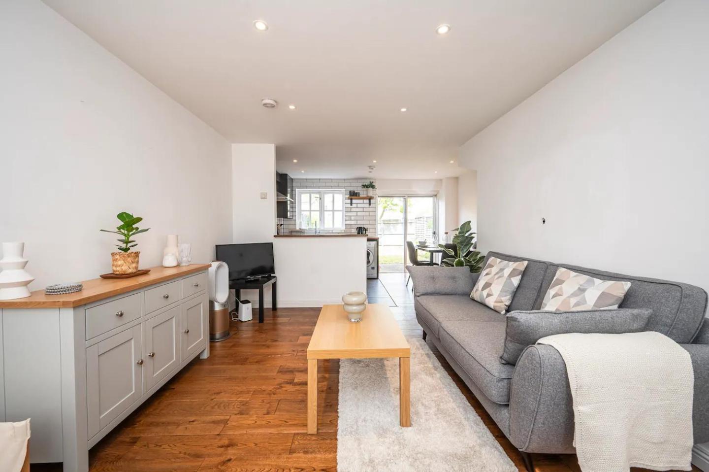 Holiday home Greenwich House 10 Mins To O2 - Free Parking Pass The Keys London