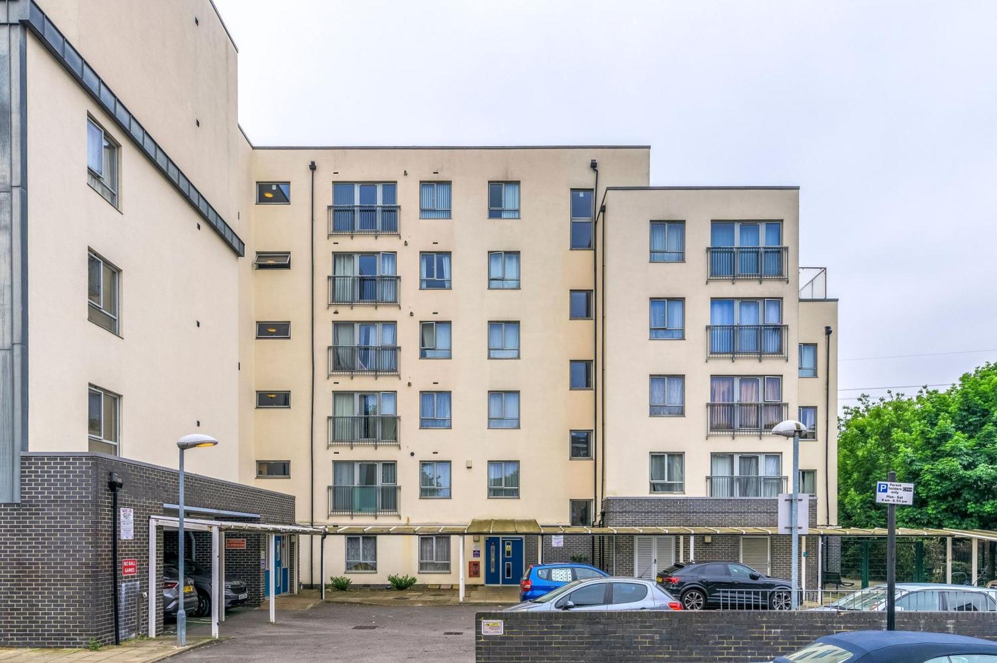 Warm 2-bed Flat By Livestay Short Lets & Serviced Apartment