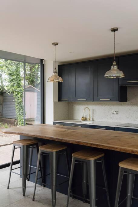 Parea Living - Spacious North House With Big Garden Apartamento Londres