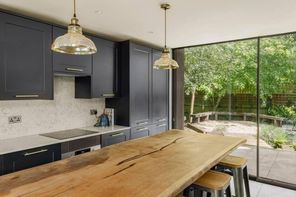 Parea Living - Spacious North House With Big Garden Londres