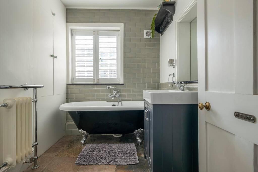 Parea Living - Spacious North House With Big Garden * Londres