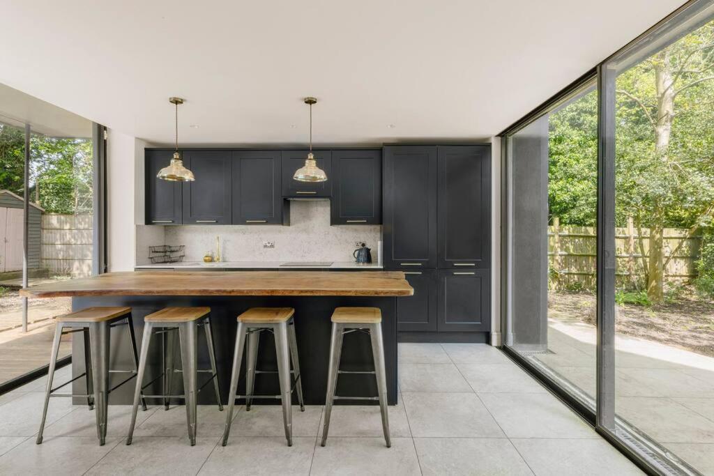 Parea Living - Spacious North House With Big Garden Londres