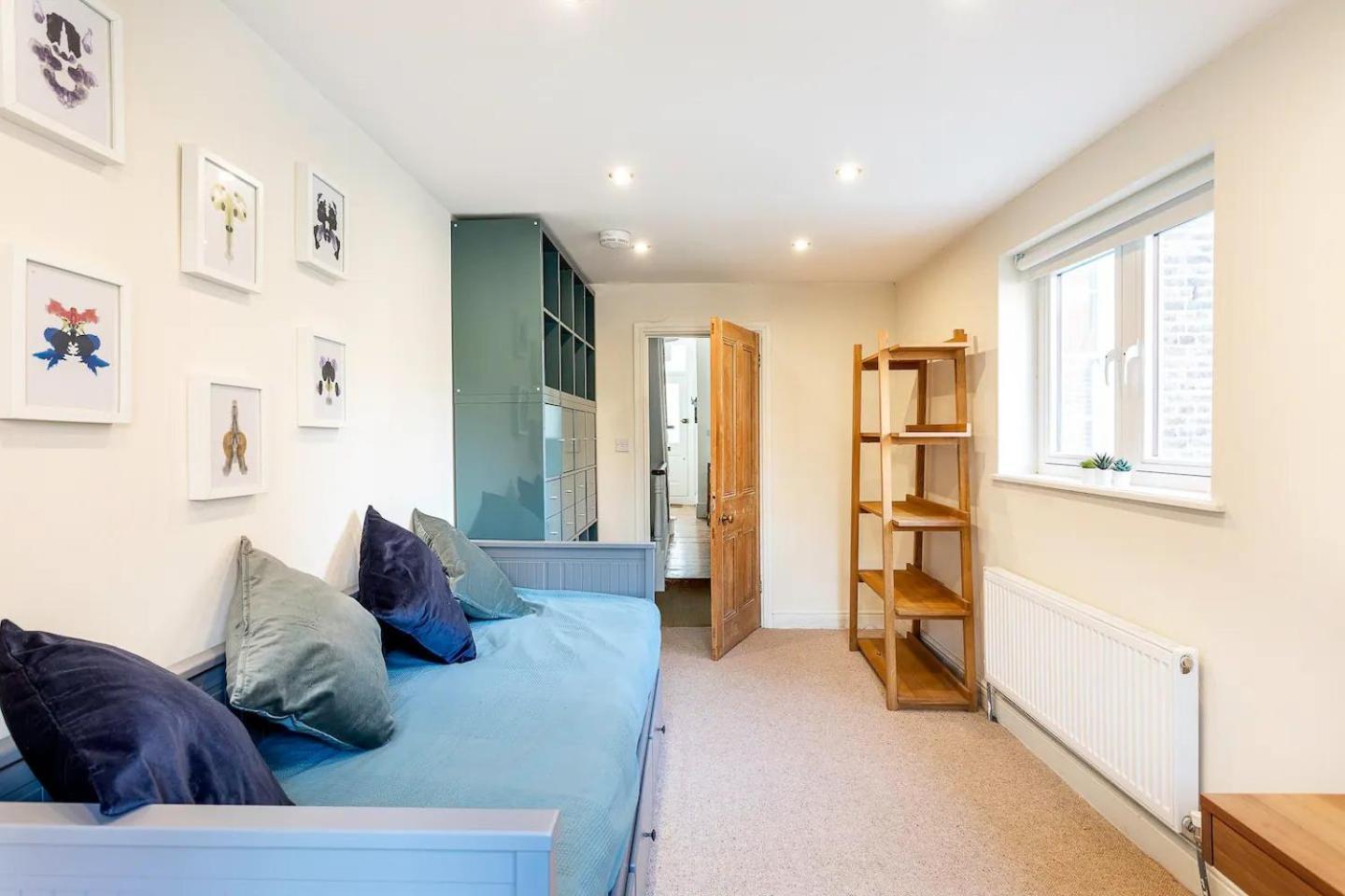 Pass The Keys Spacious Camberwell House 30min Bus Holiday home