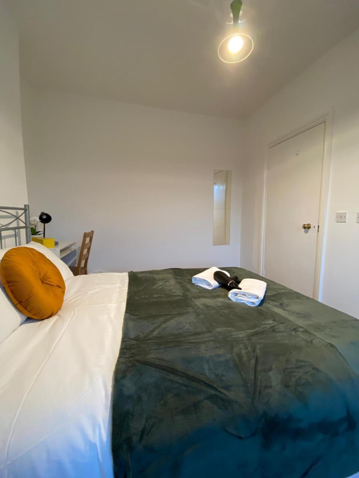 Comfy Private Bedrooms Across The Euston Station Guest house London