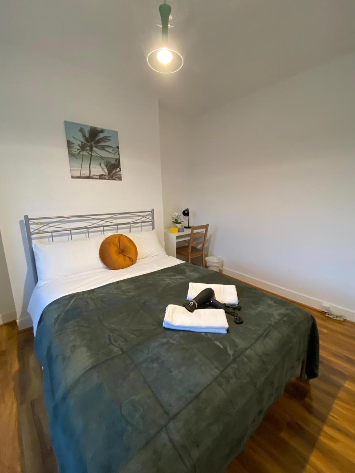 Guest house Comfy Private Bedrooms Across The Euston Station *