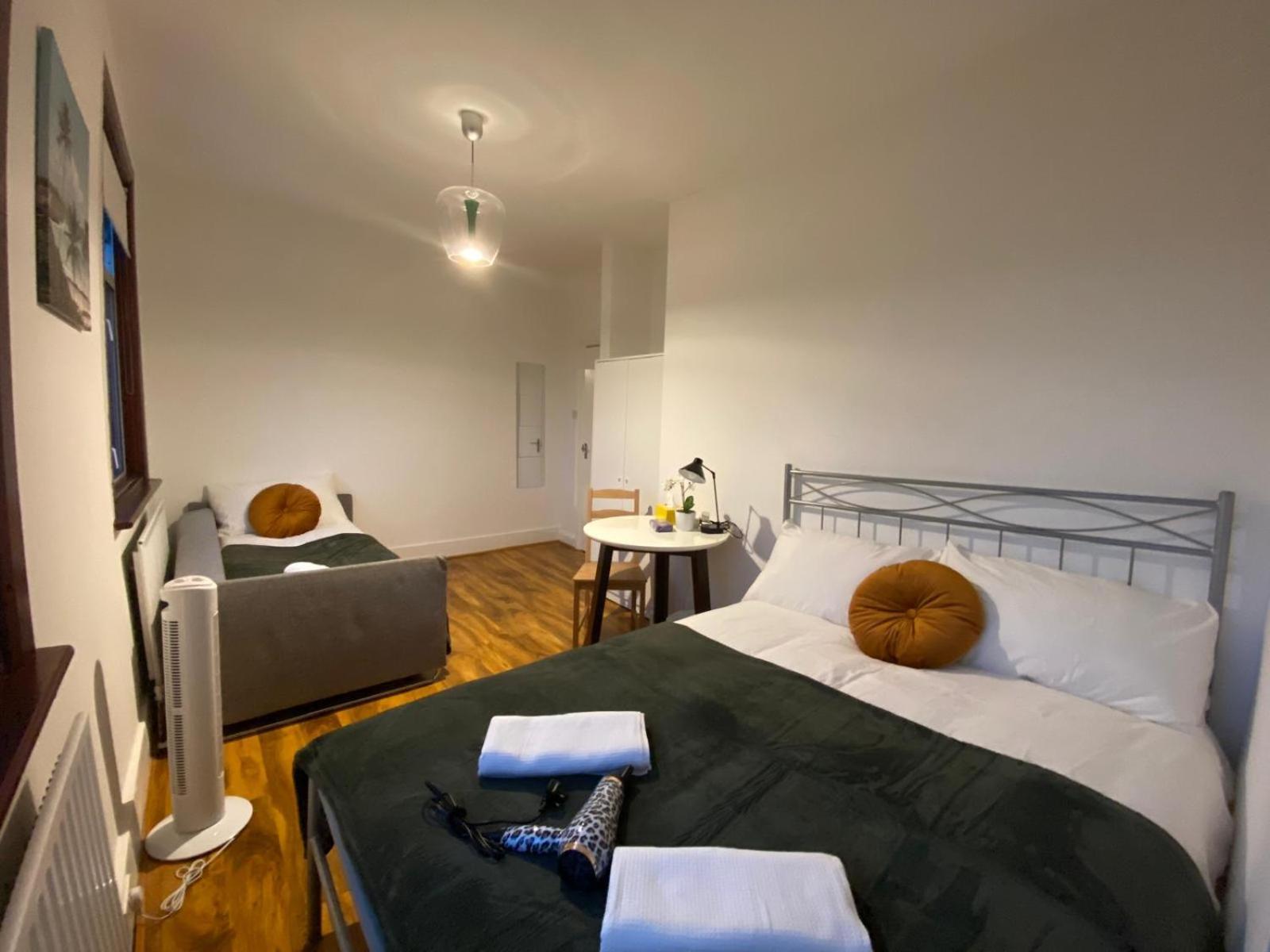 Guest house Comfy Private Bedrooms Across The Euston Station *