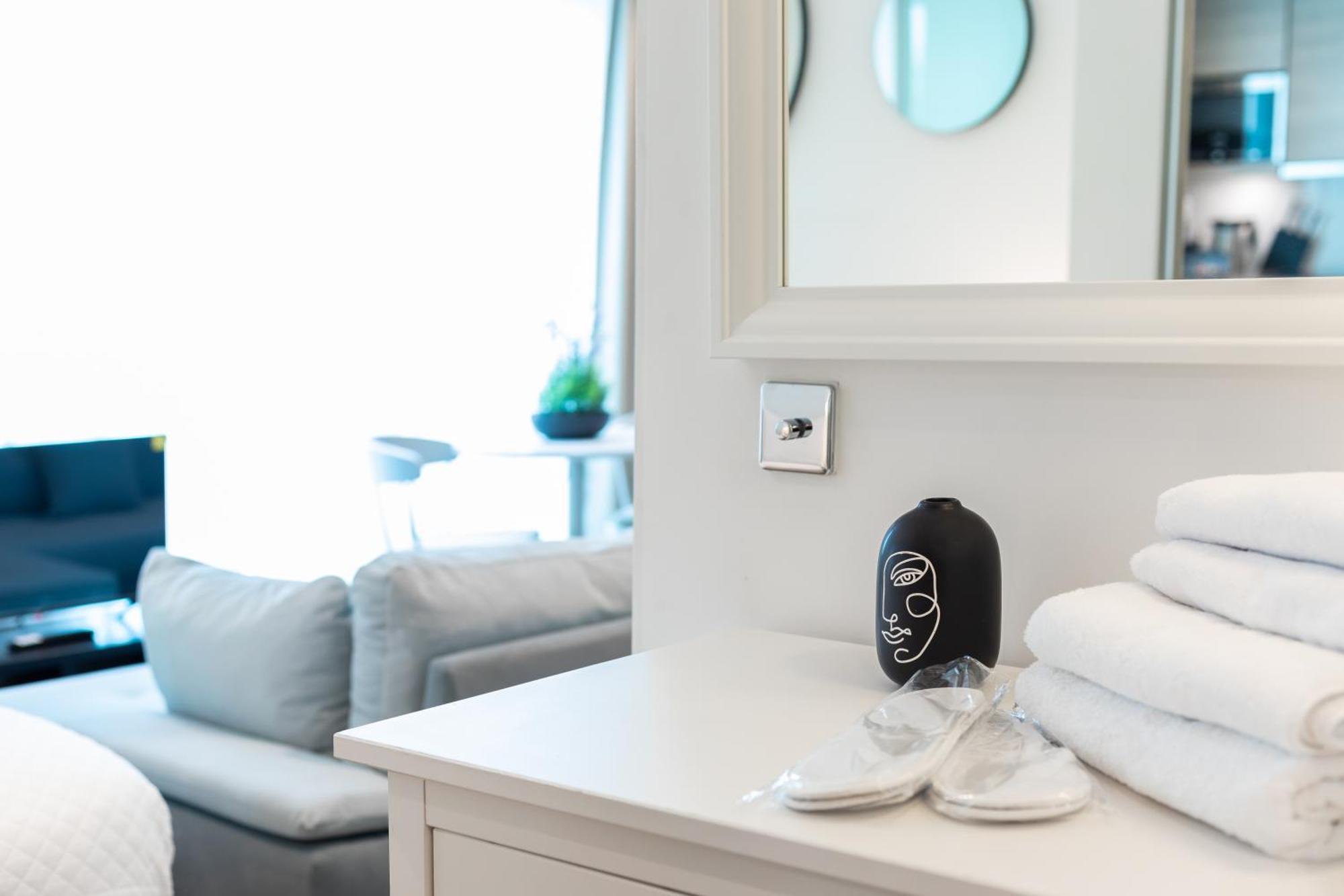 Luxury Vauxhal Manhattan Apartment *