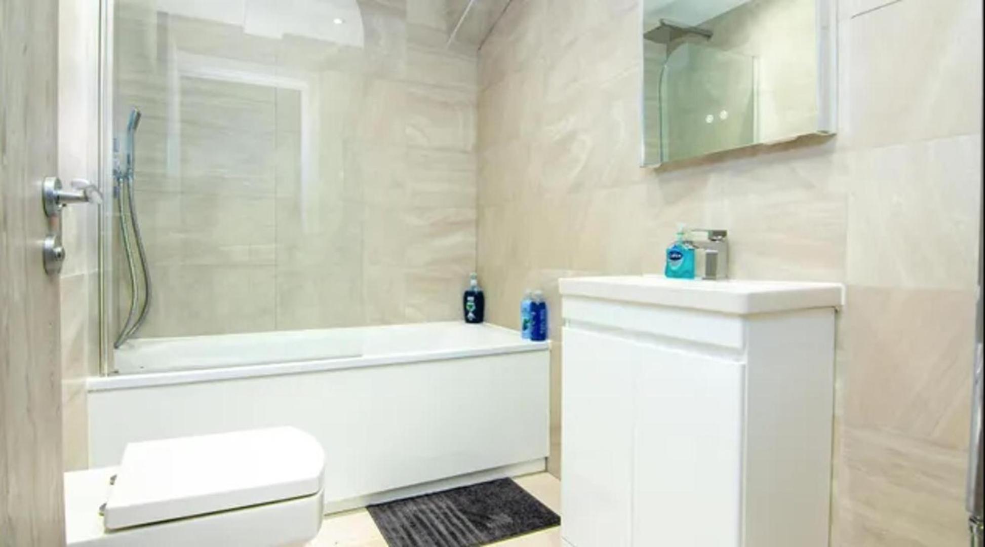 Apartment Spacious 1 Bed Flat With View London