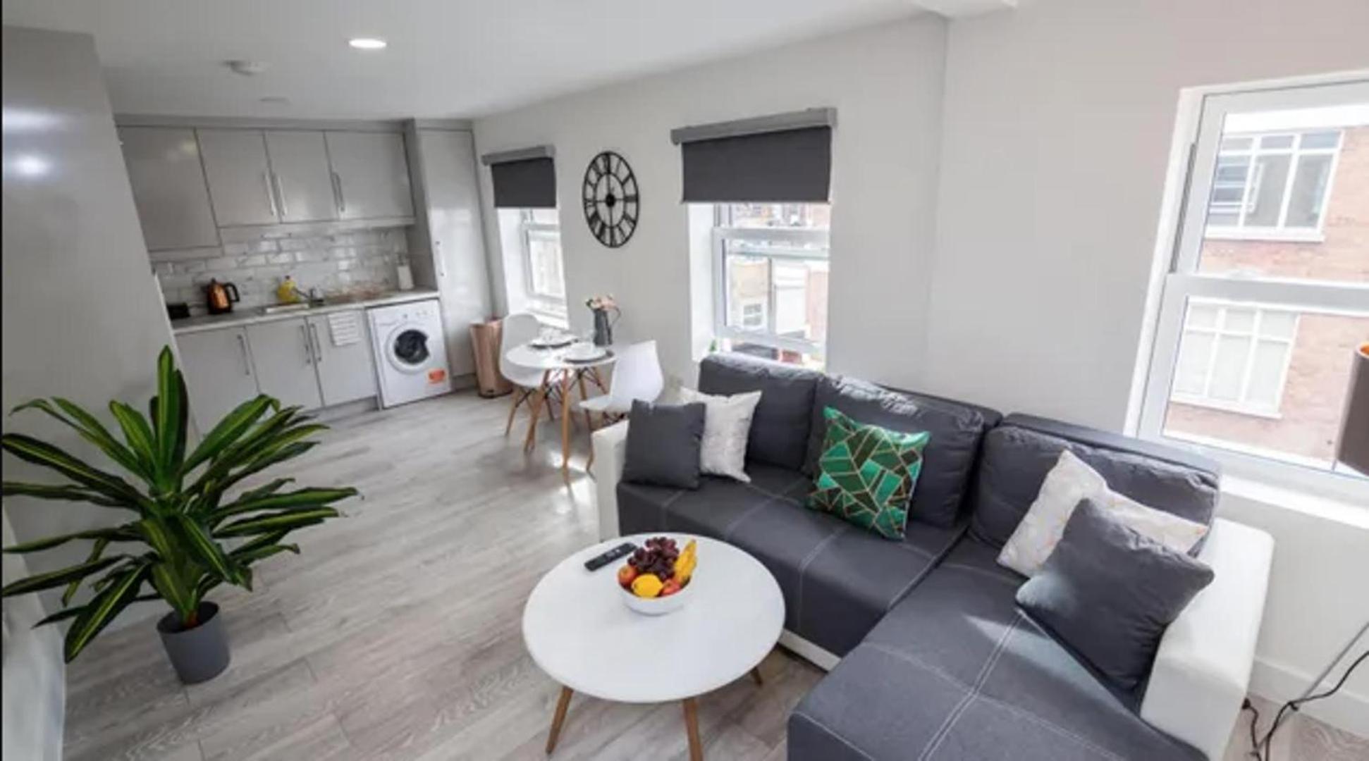 Spacious 1 Bed Flat With View