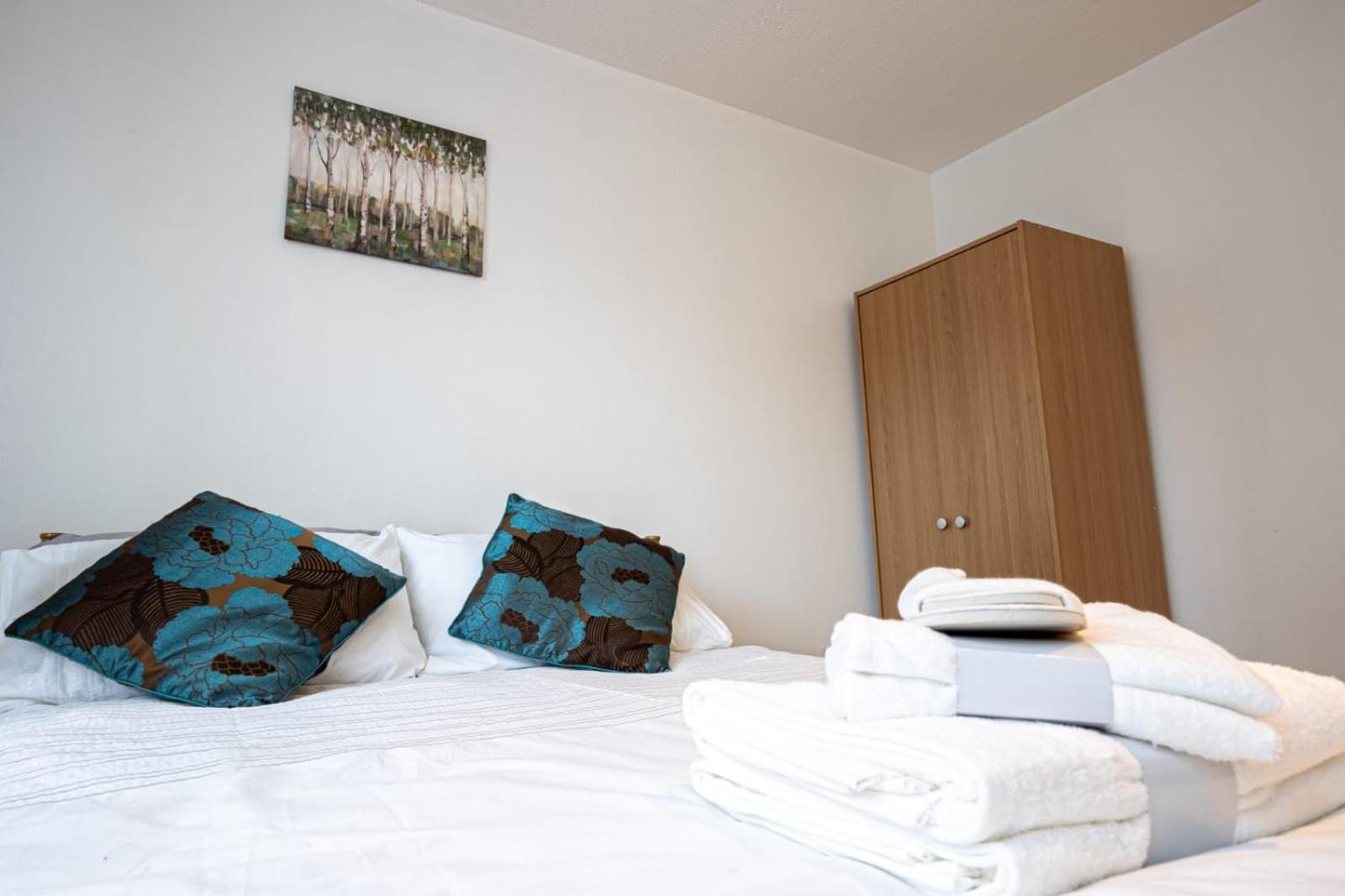 Homestay Docklands Near Excel And Airport 2 Double Ensuites For Up To 4 People