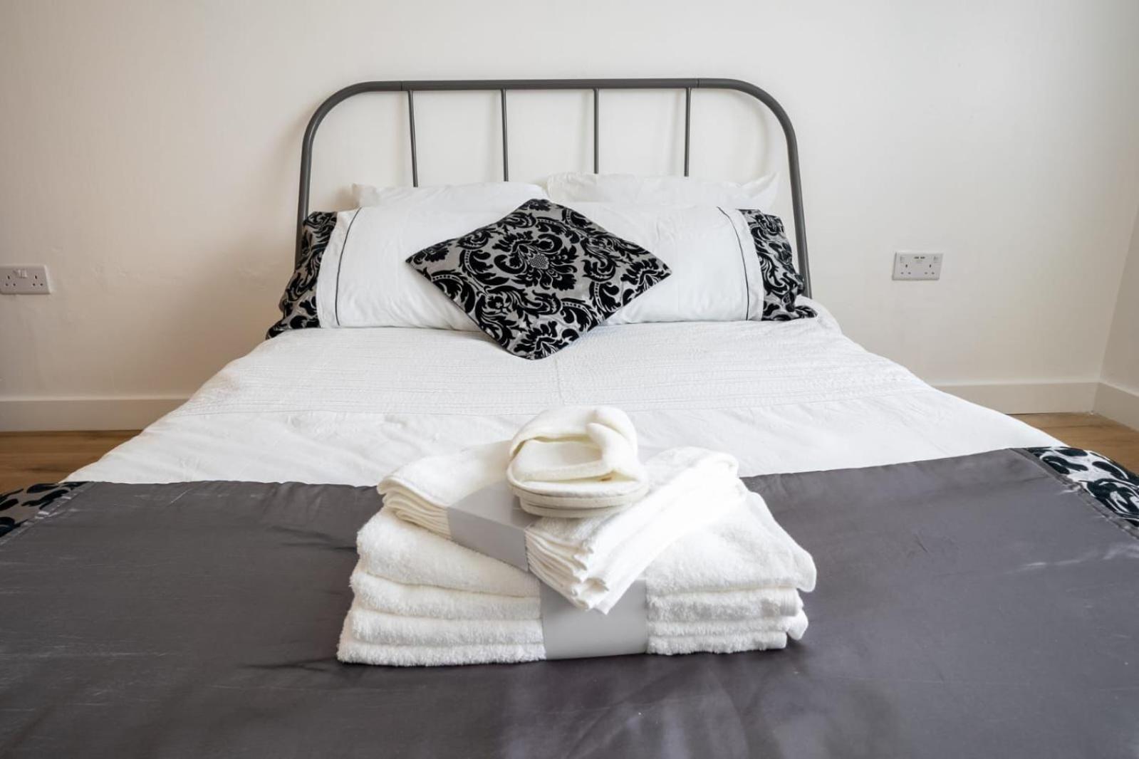Homestay Docklands Near Excel And Airport 2 Double Ensuites For Up To 4 People *