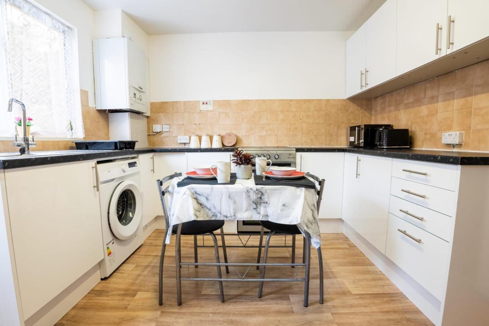 Docklands Near Excel And Airport 2 Double Ensuites For Up To 4 People Homestay *