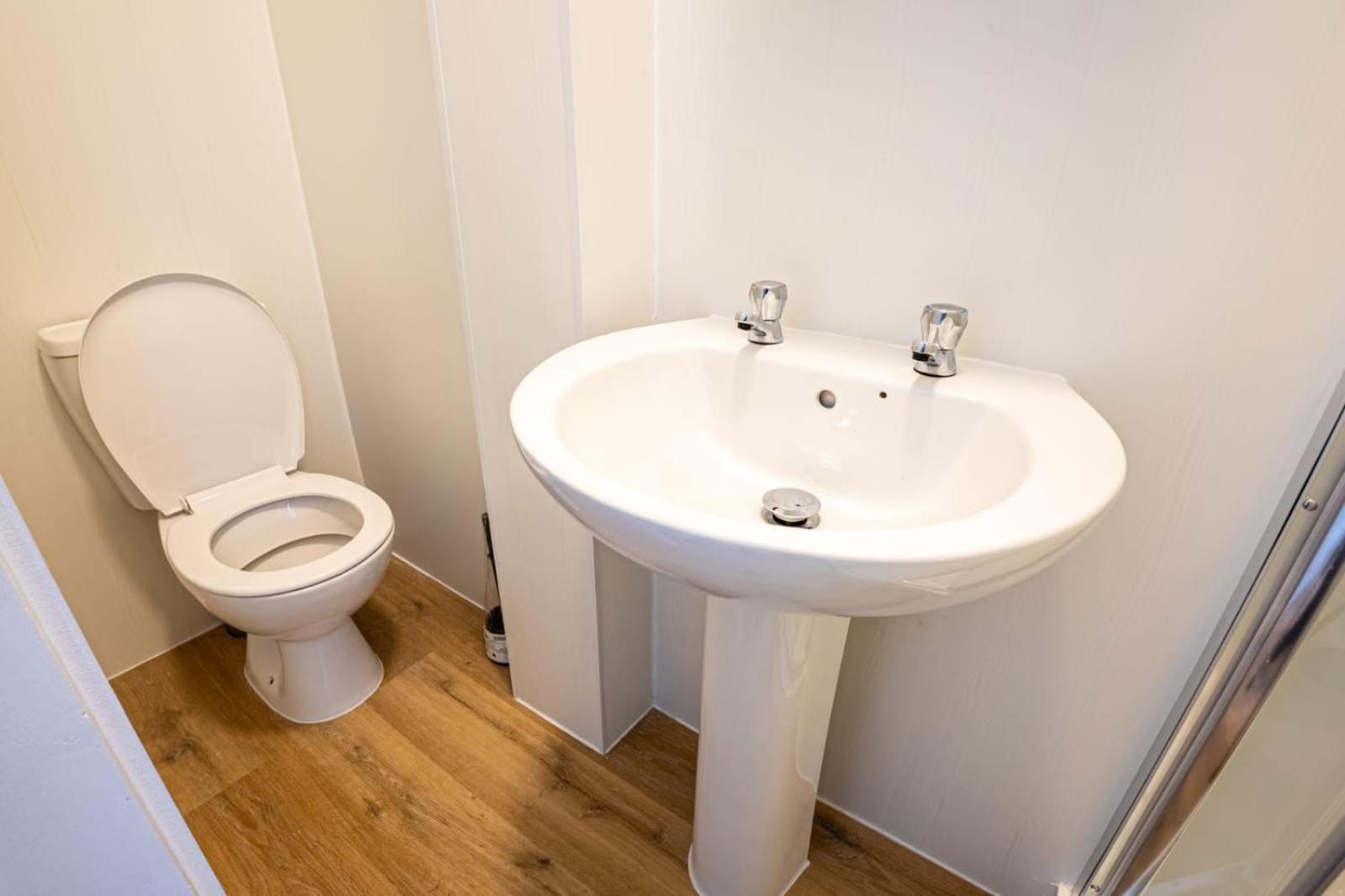 Docklands Near Excel And Airport 2 Double Ensuites For Up To 4 People Homestay London