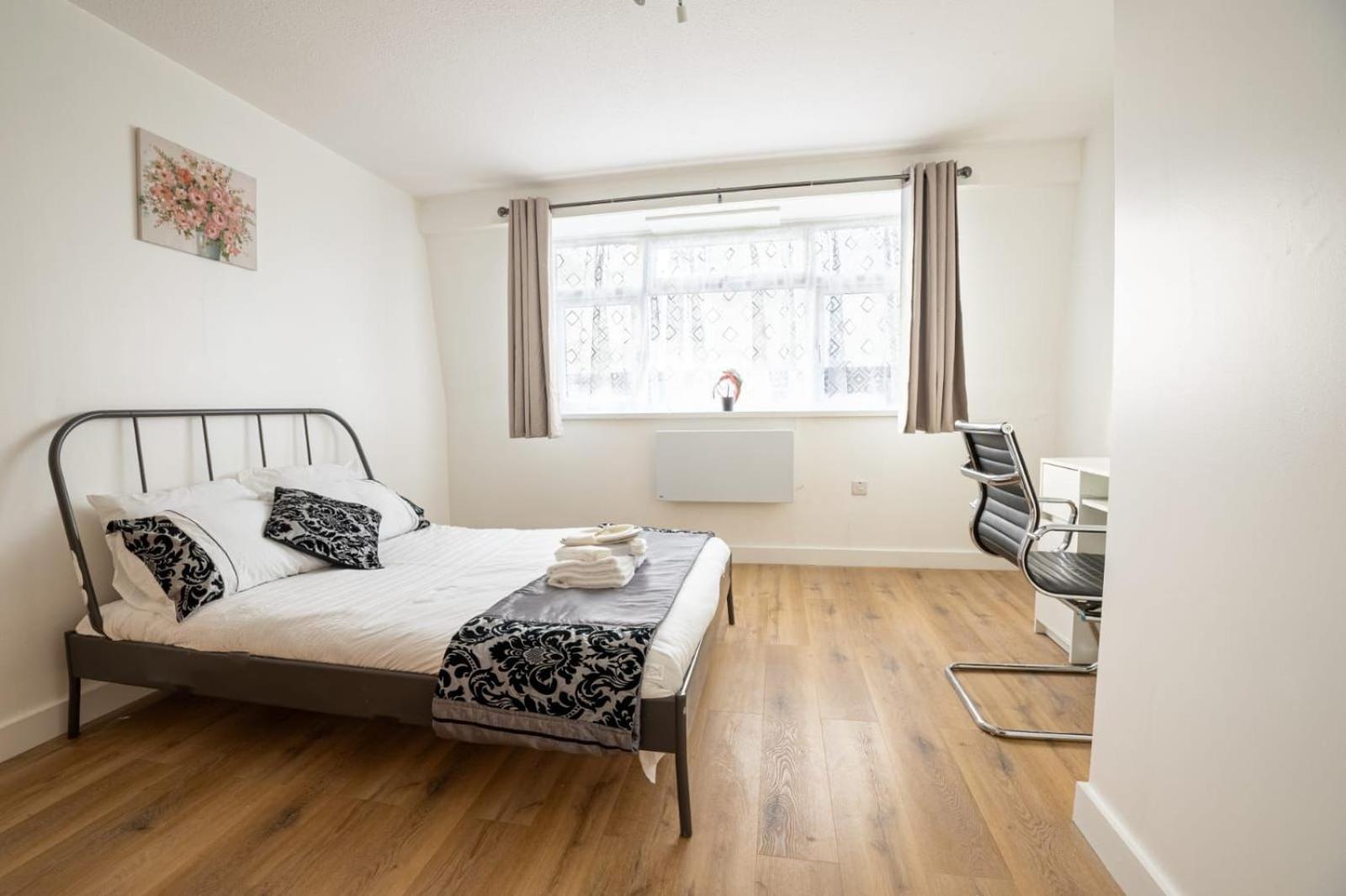 Docklands Near Excel And Airport 2 Double Ensuites For Up To 4 People London
