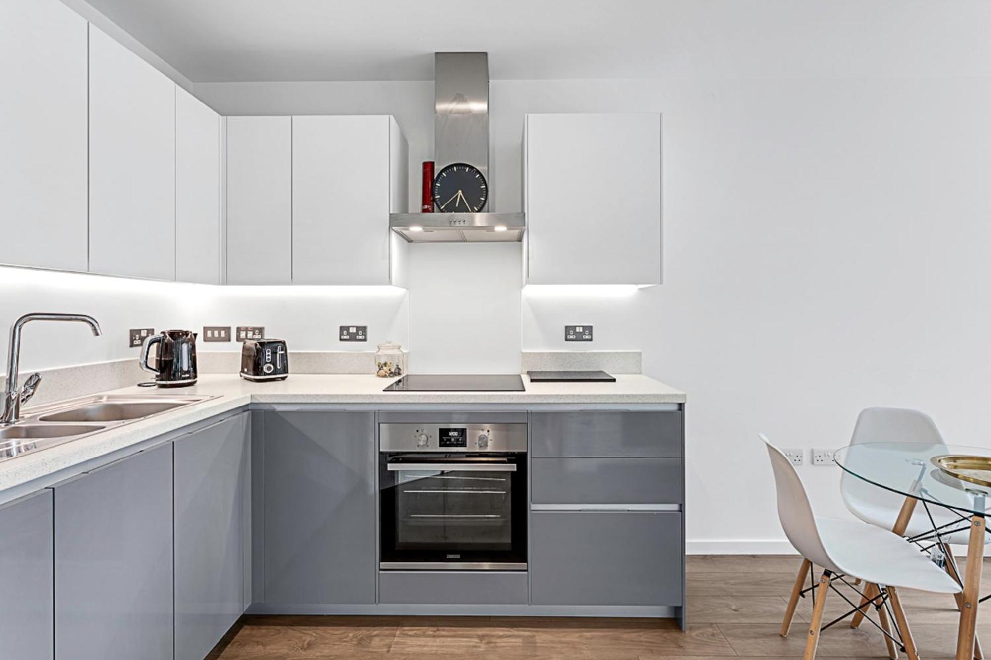 Stylish Flat In Battersea Reach Apartment