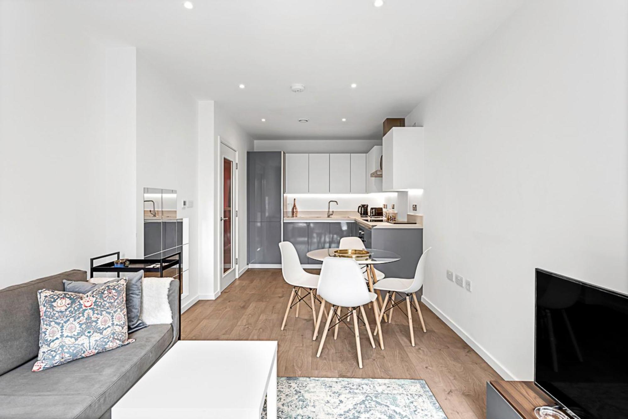 Stylish Flat In Battersea Reach Apartment London