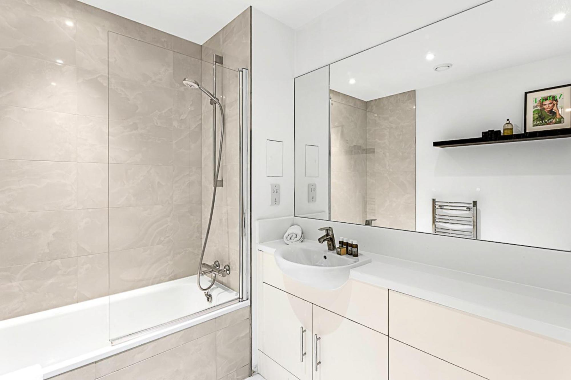 Stylish Flat In Battersea Reach Apartment London