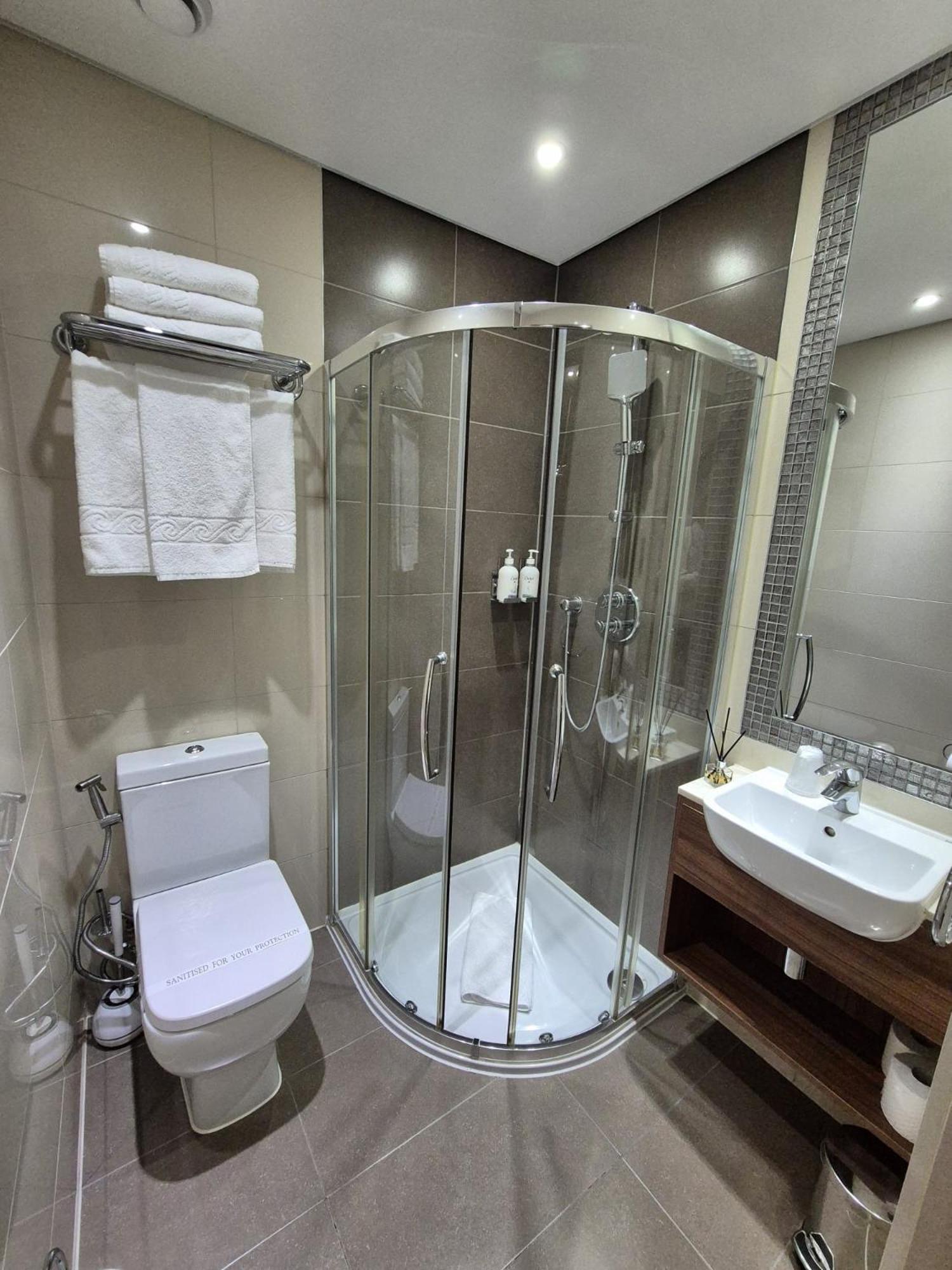 Court Hotel London