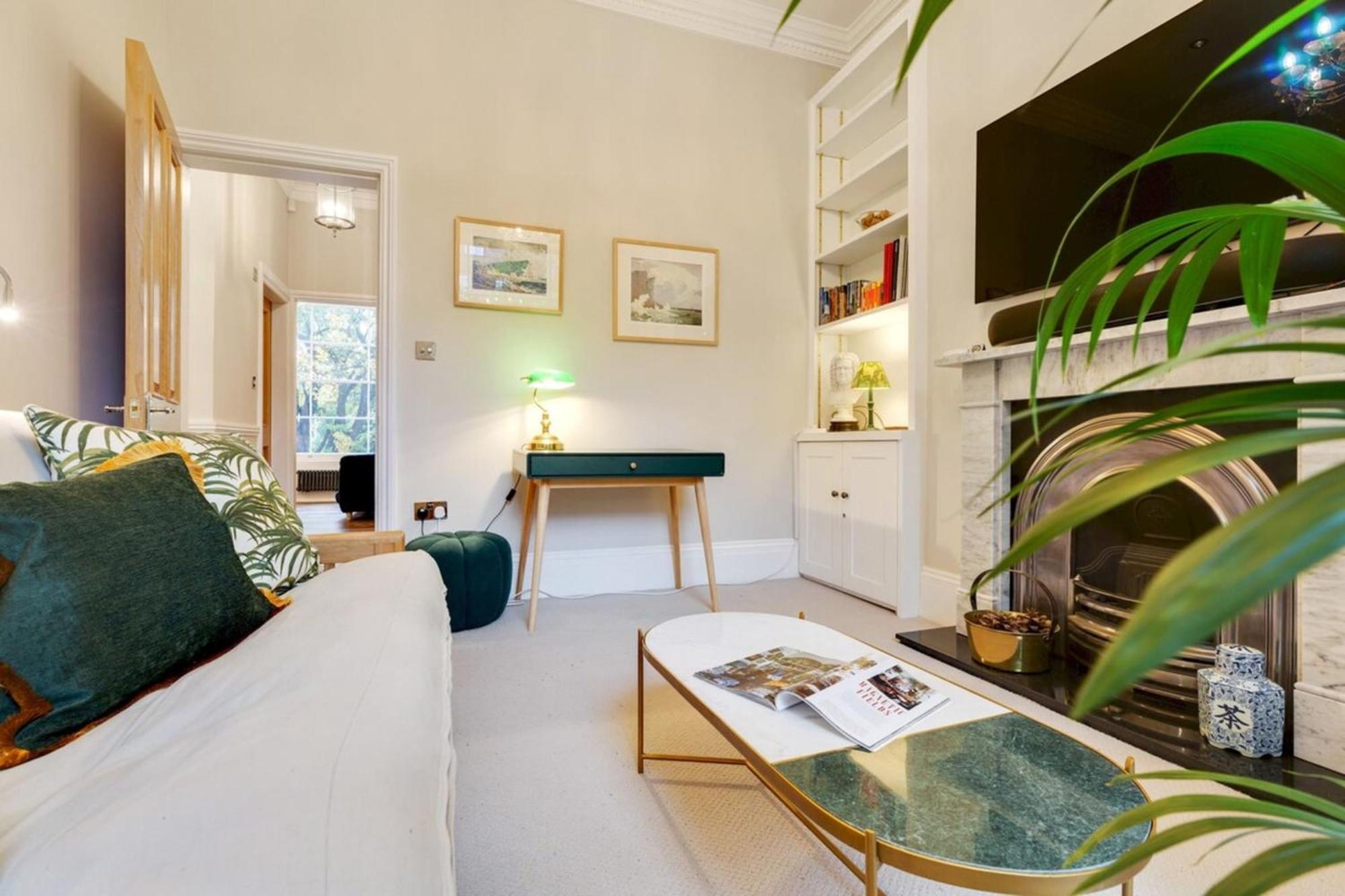 Bright Camberwell Georgian Apartment *