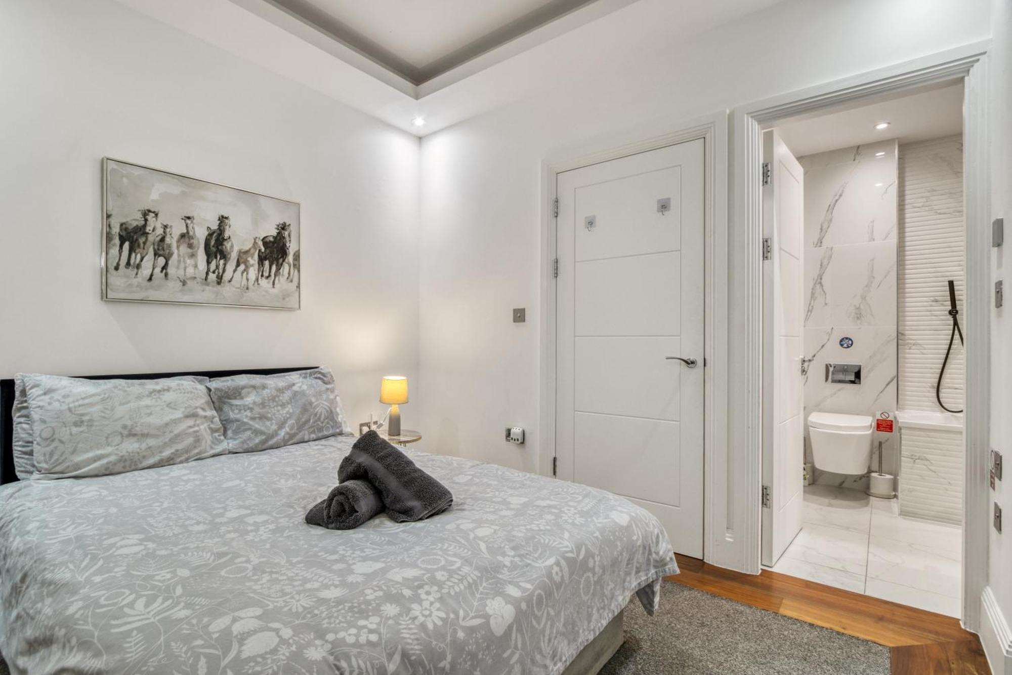 2 Bed 2 Bath Balcony View Wimbledon Tennis *