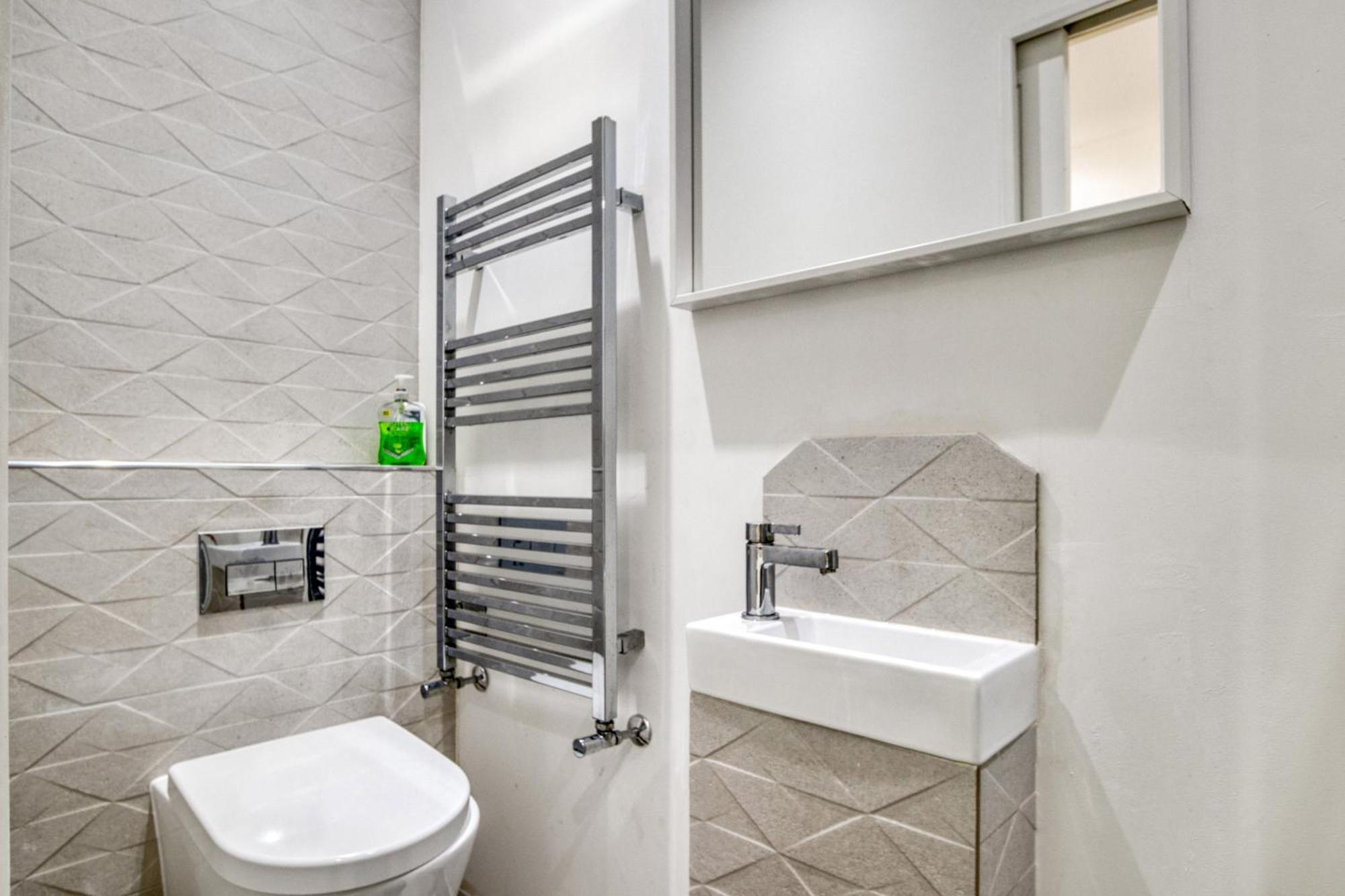 2 Bed 2 Bath Balcony View Wimbledon Tennis * London